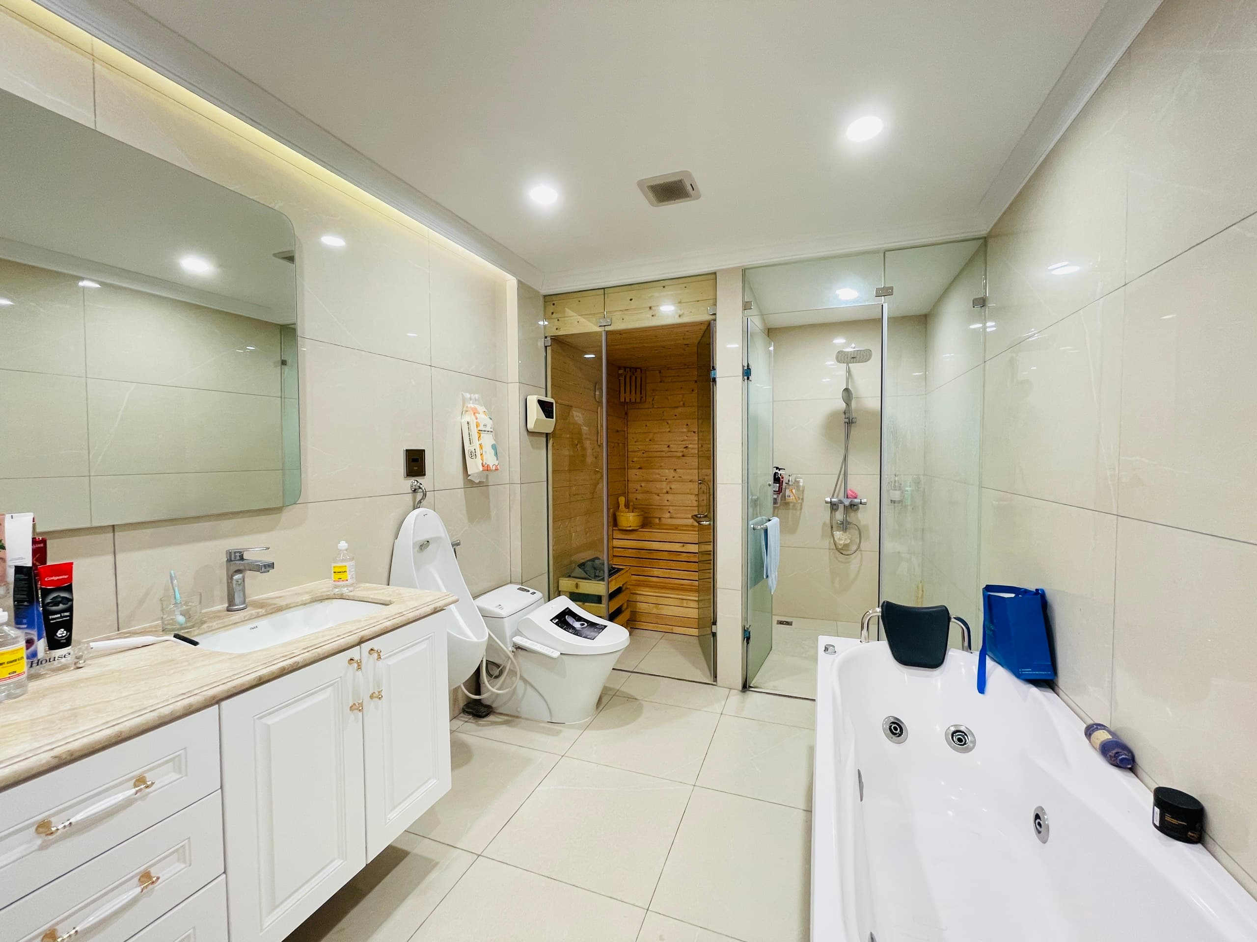 Nhà đất mặt phố, Long Biên, Hà Nội - 383m² giá 120 tỷ