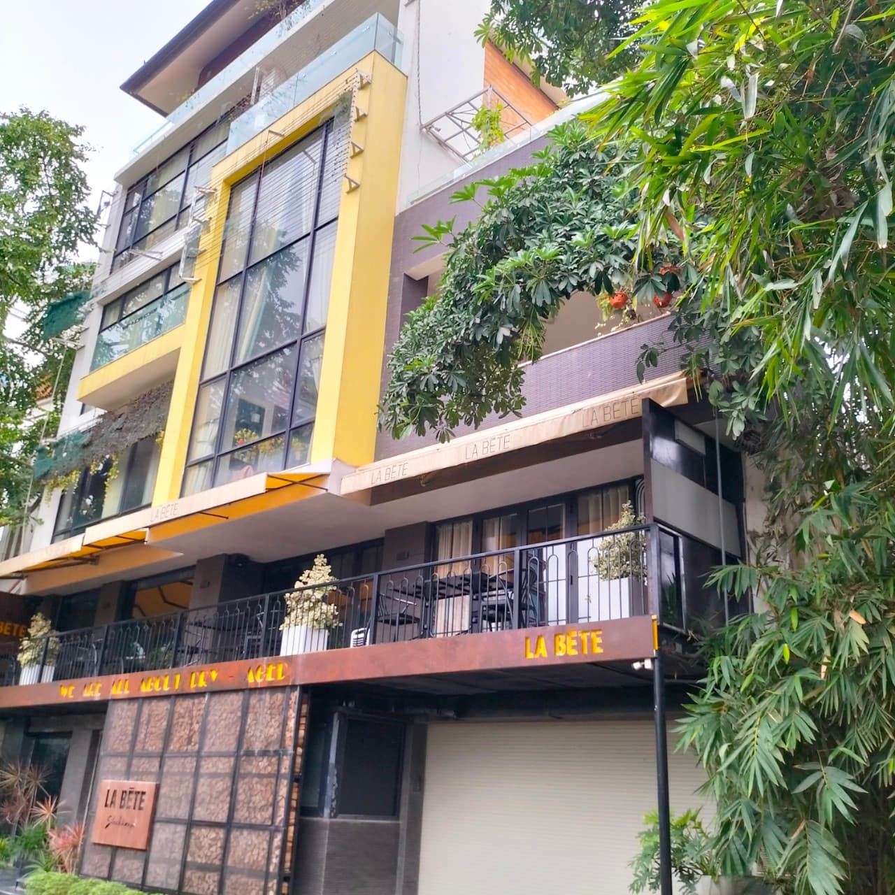 Nhà đất mặt phố, Tây Hồ, Hà Nội - 355m² giá 150 tỷ
