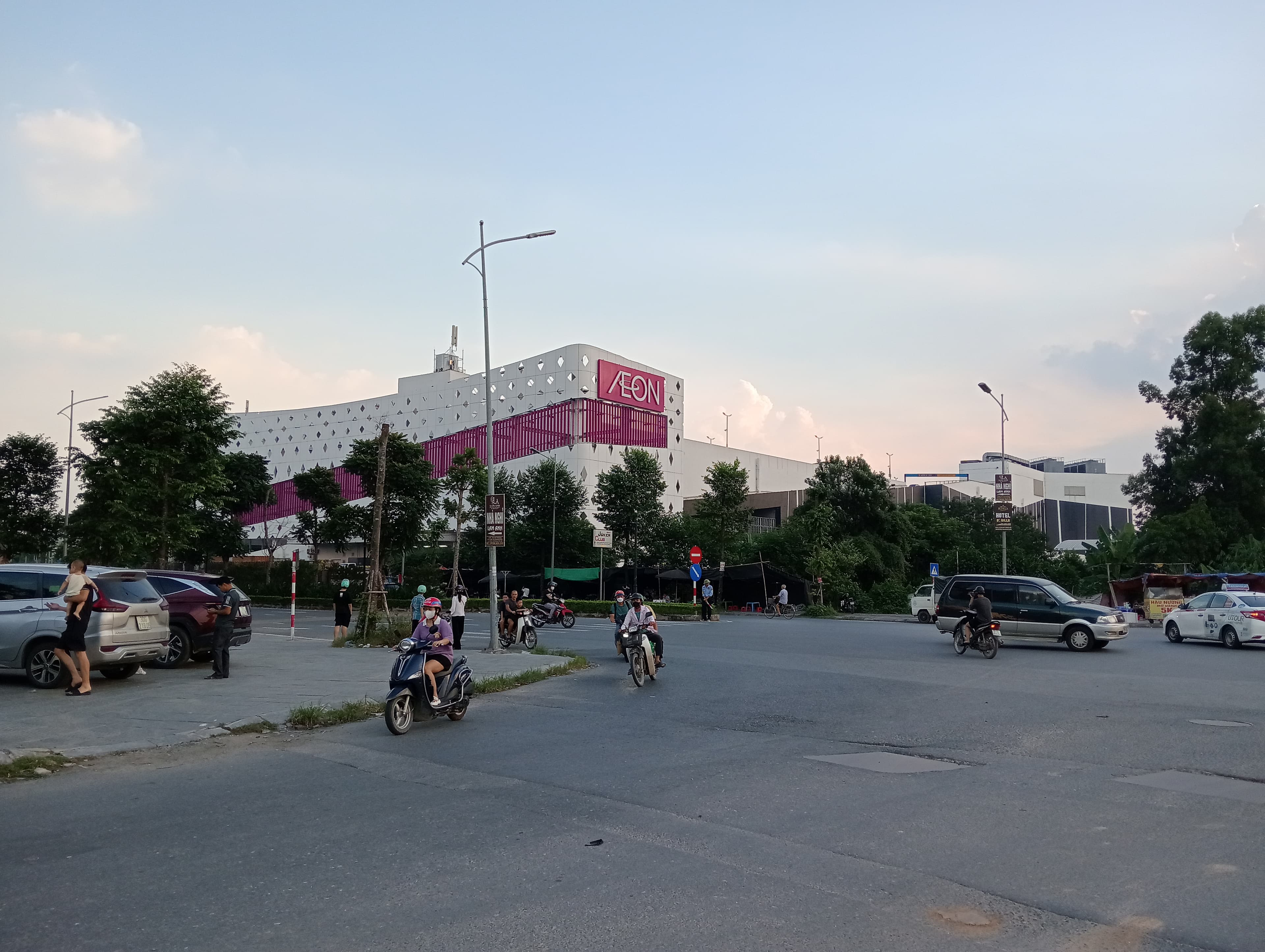 Nhà đất mặt phố, Nam Từ Liêm, Hà Nội - 98m² giá 29.8 tỷ