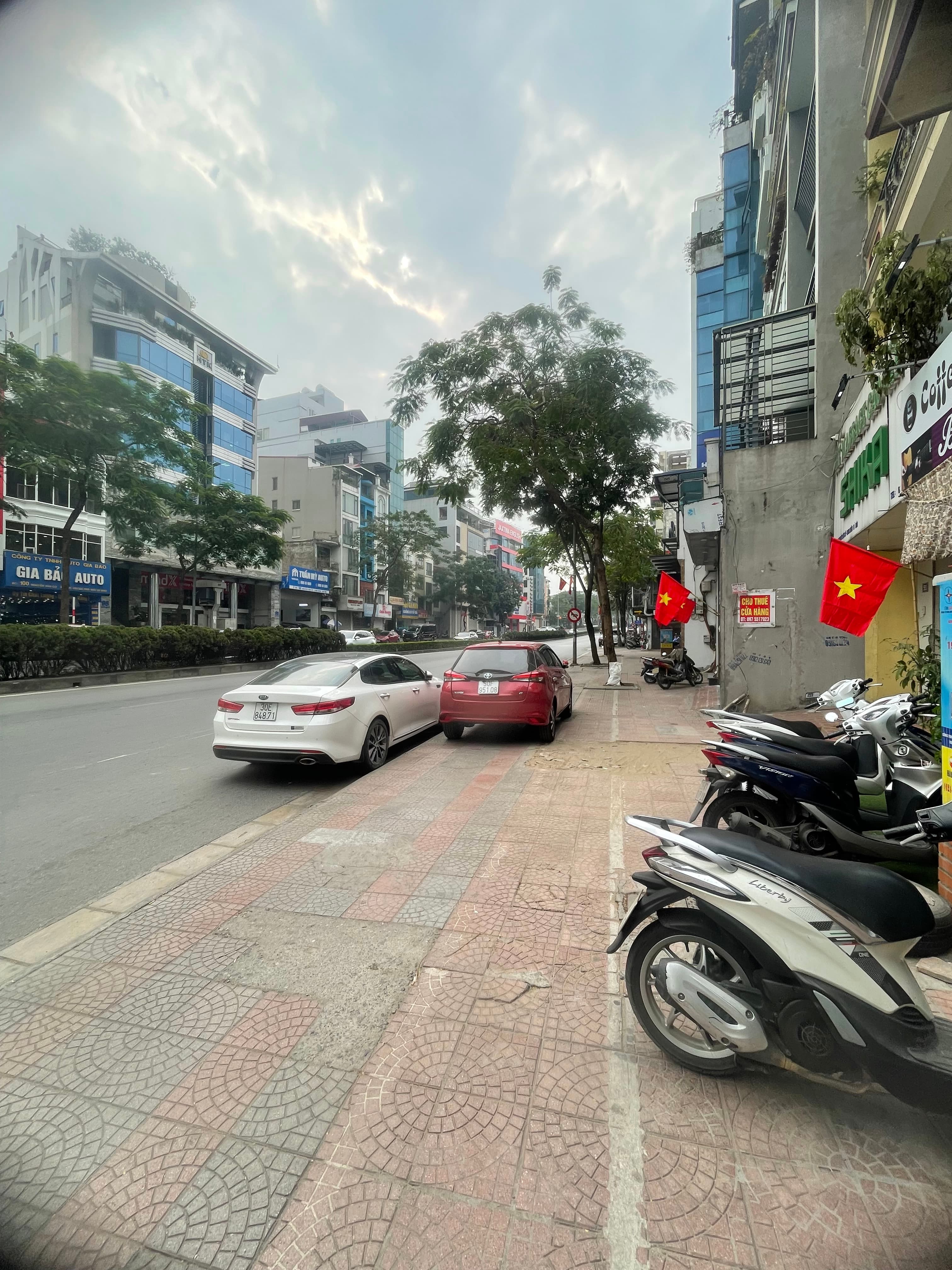 Nhà đất mặt phố, Long Biên, Hà Nội - 760m² giá 250 tỷ