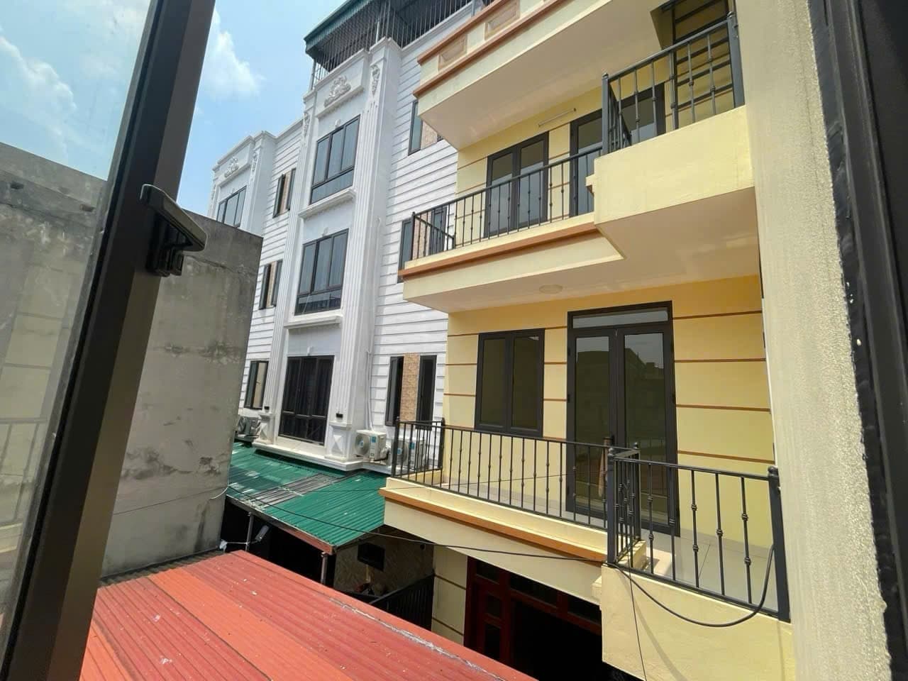 Nhà đất mặt phố, Long Biên, Hà Nội - 98m² giá 8.9 tỷ