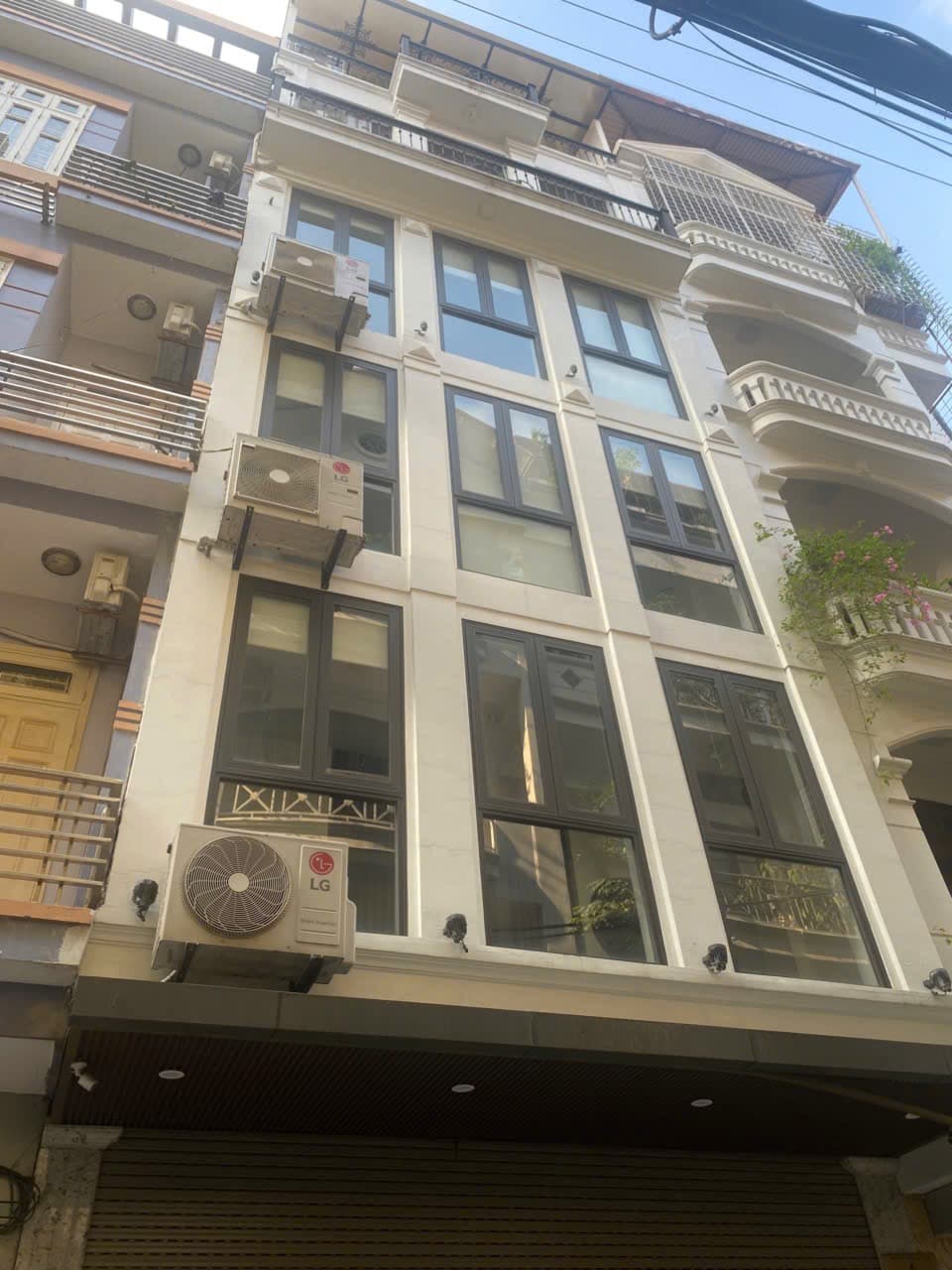 Nhà đất mặt phố, Cầu Giấy, Hà Nội - 60m² giá 36.5 tỷ