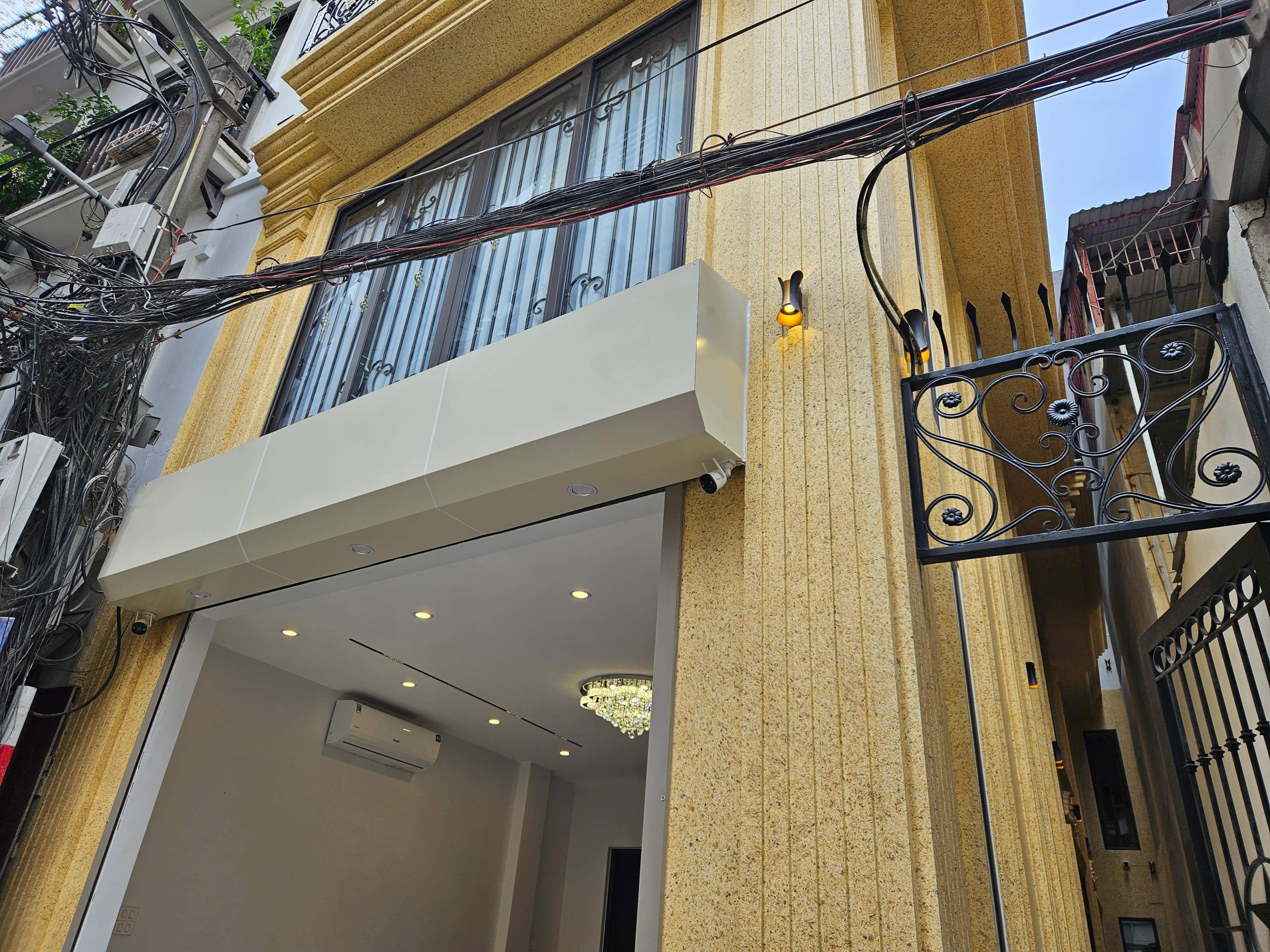 Nhà đất mặt phố, Long Biên, Hà Nội - 39m² giá 19.8 tỷ