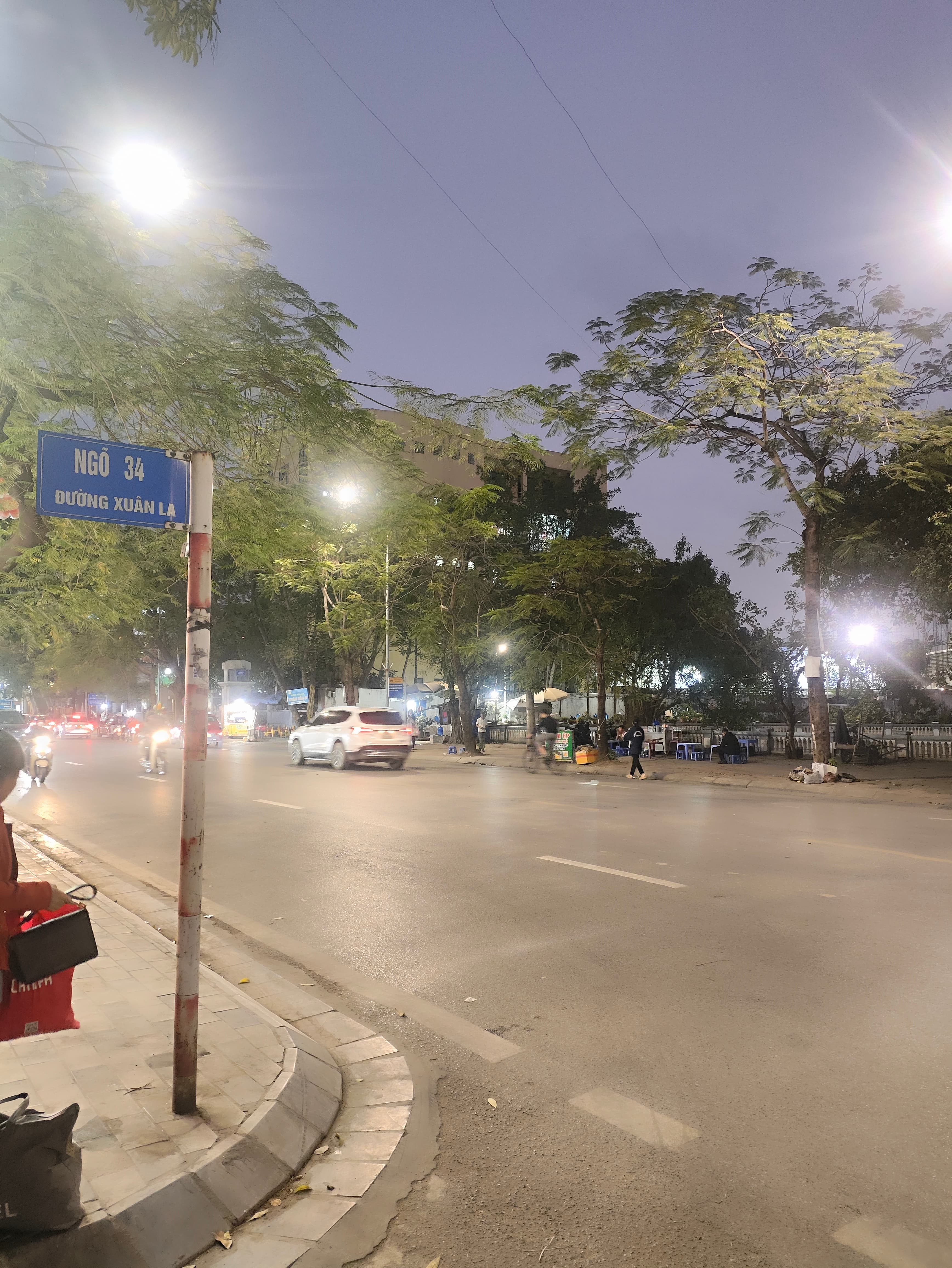 Nhà đất mặt phố, Tây Hồ, Hà Nội - 102m² giá 28.6 tỷ