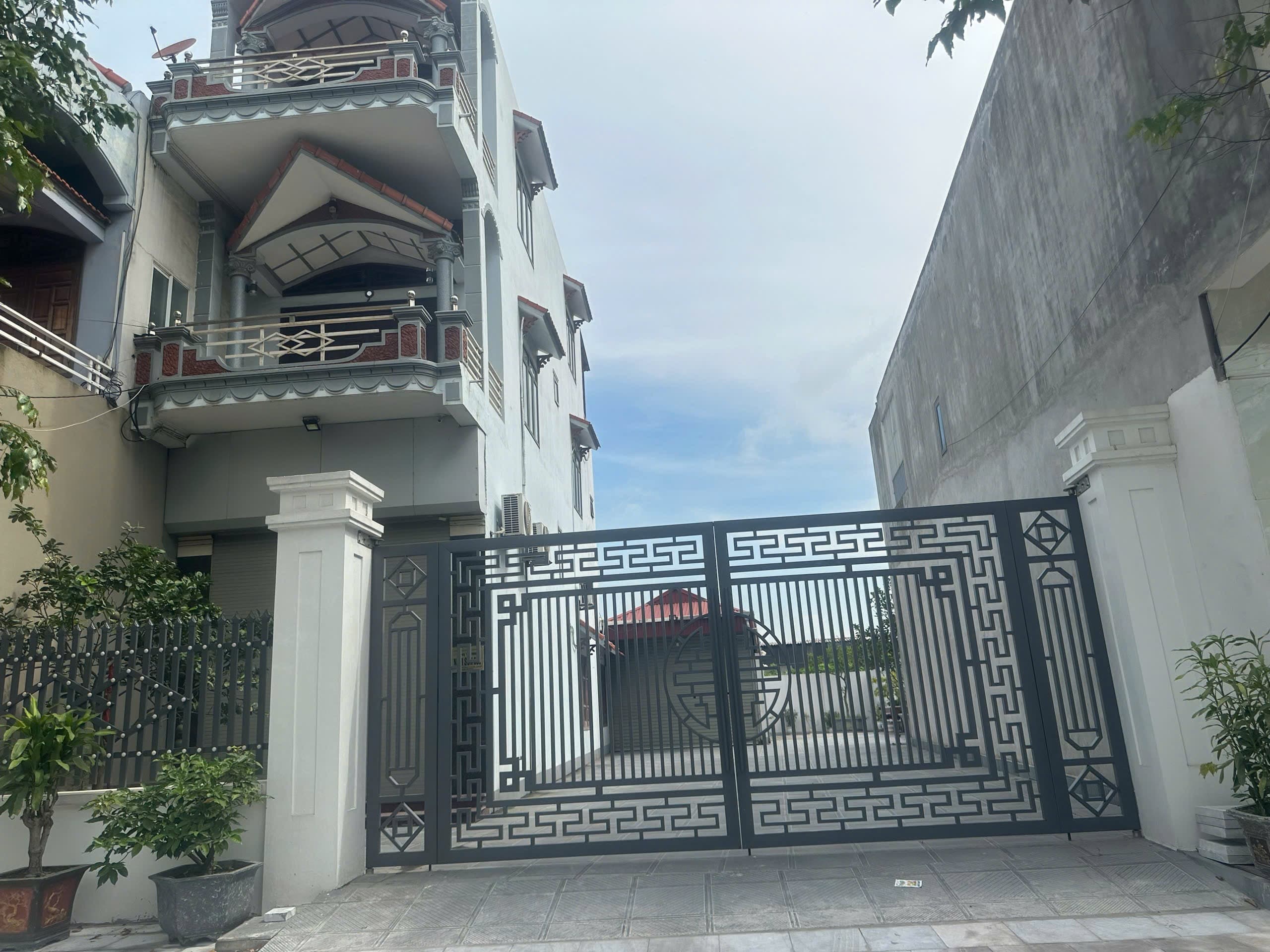 Nhà đất mặt phố Đông Triều, Quảng Ninh - 8, 8m² giá 23 tỷ