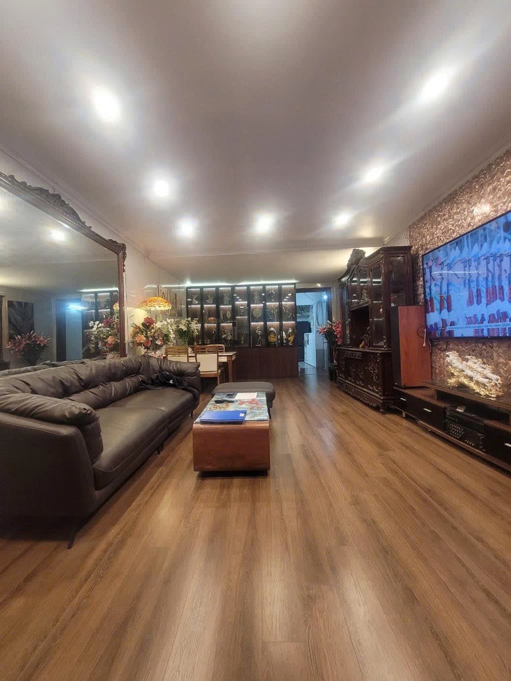 Nhà đất mặt phố, Hoàn Kiếm, Hà Nội - 120m² giá 42 tỷ