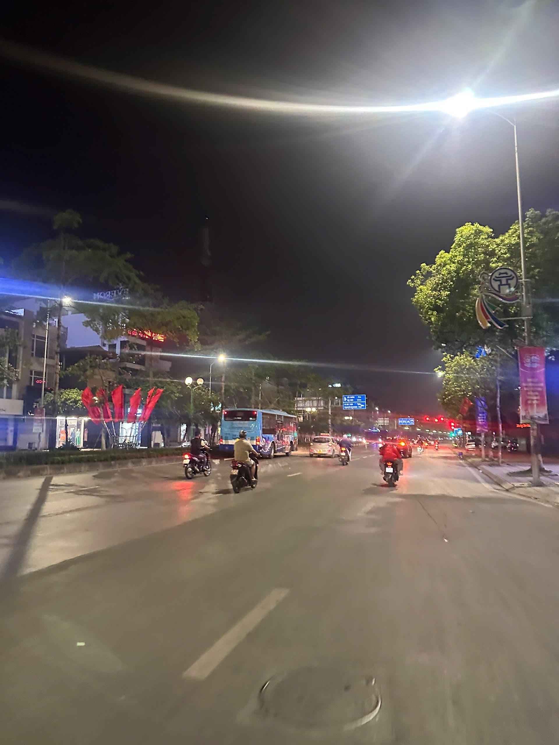 Nhà đất mặt phố, Long Biên, Hà Nội - 90m² giá 33.8 tỷ