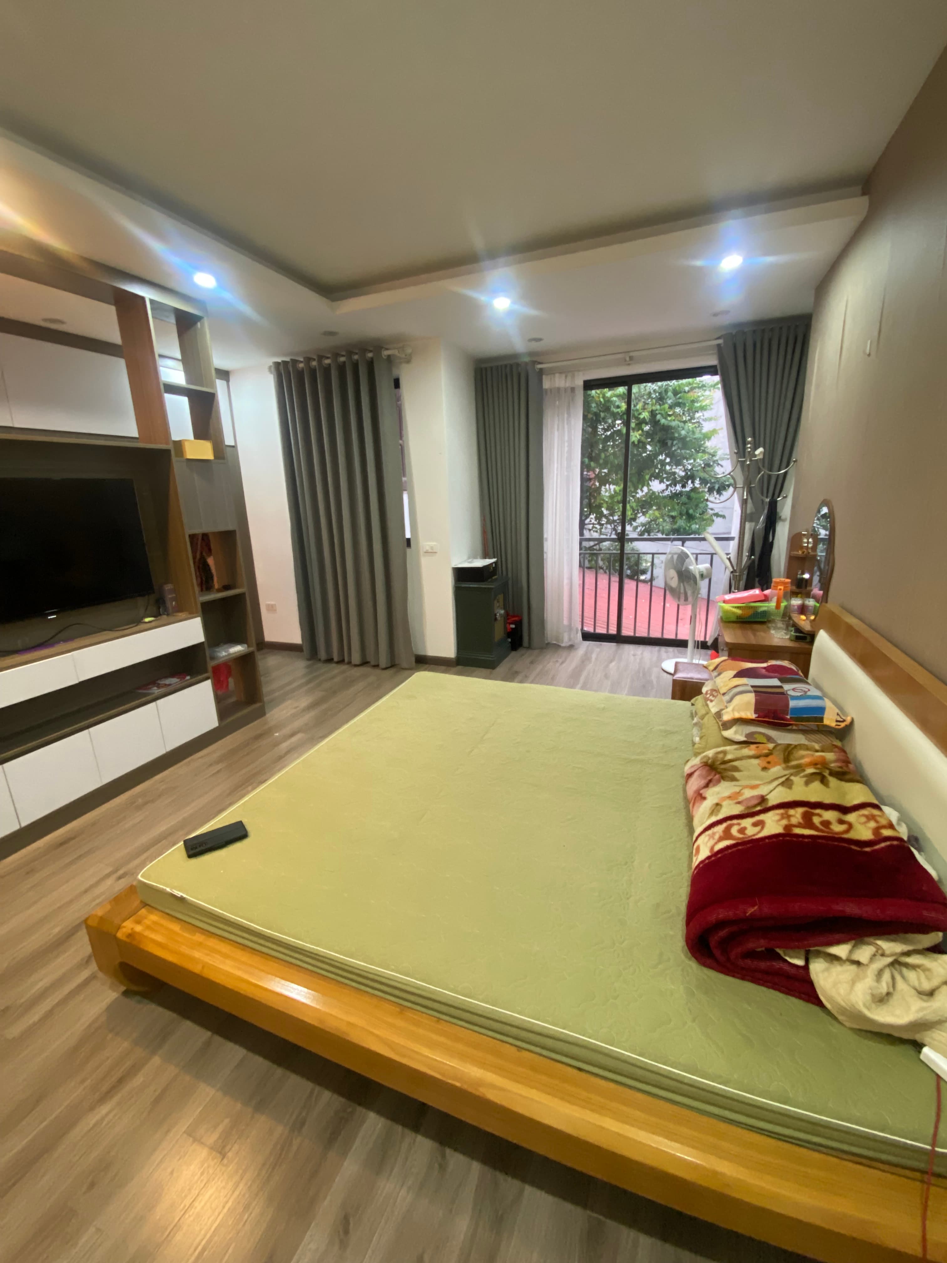 Nhà đất mặt phố, Long Biên, Hà Nội - 129m² giá 15.5 tỷ
