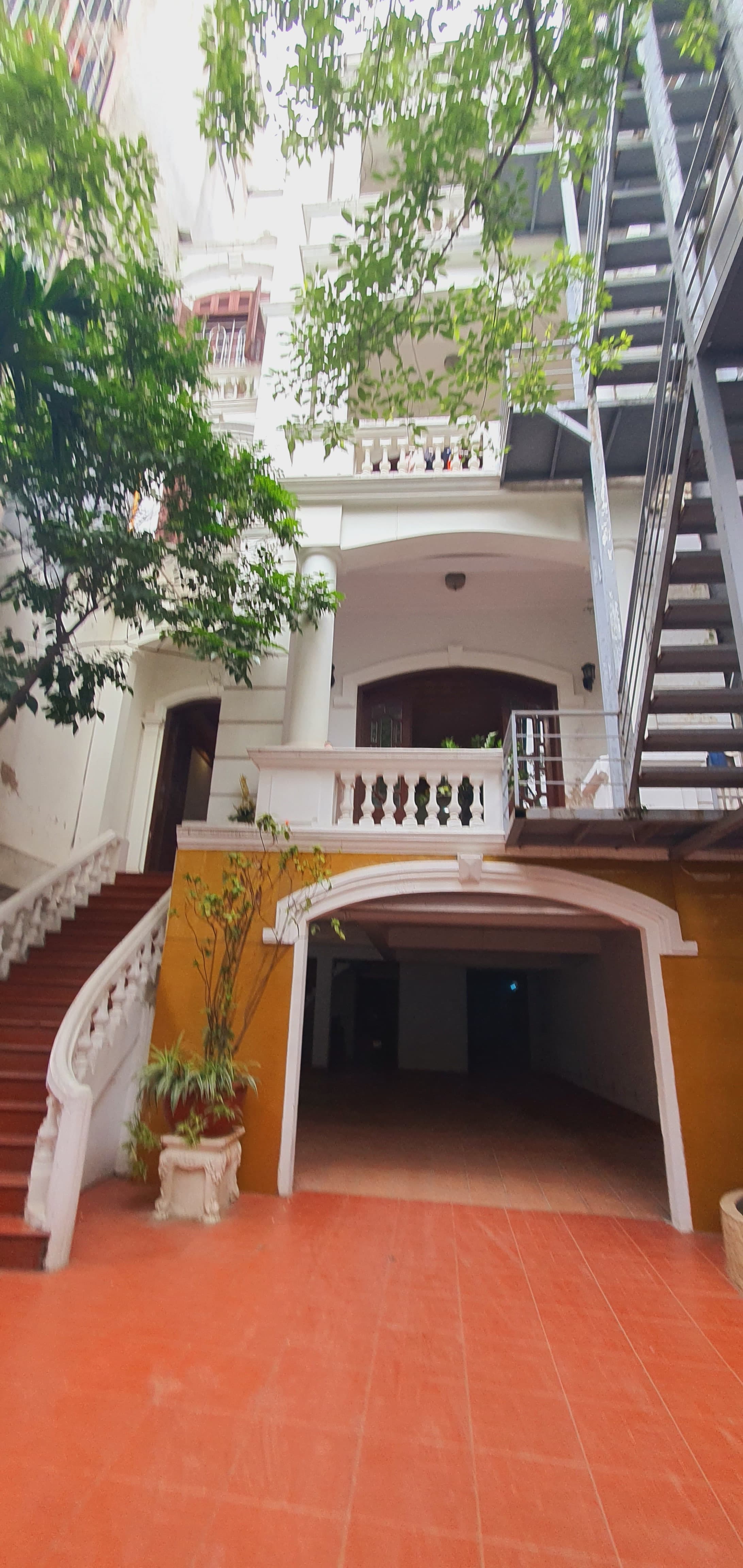 Nhà đất mặt phố, Tây Hồ, Hà Nội - 215m² giá 87 tỷ