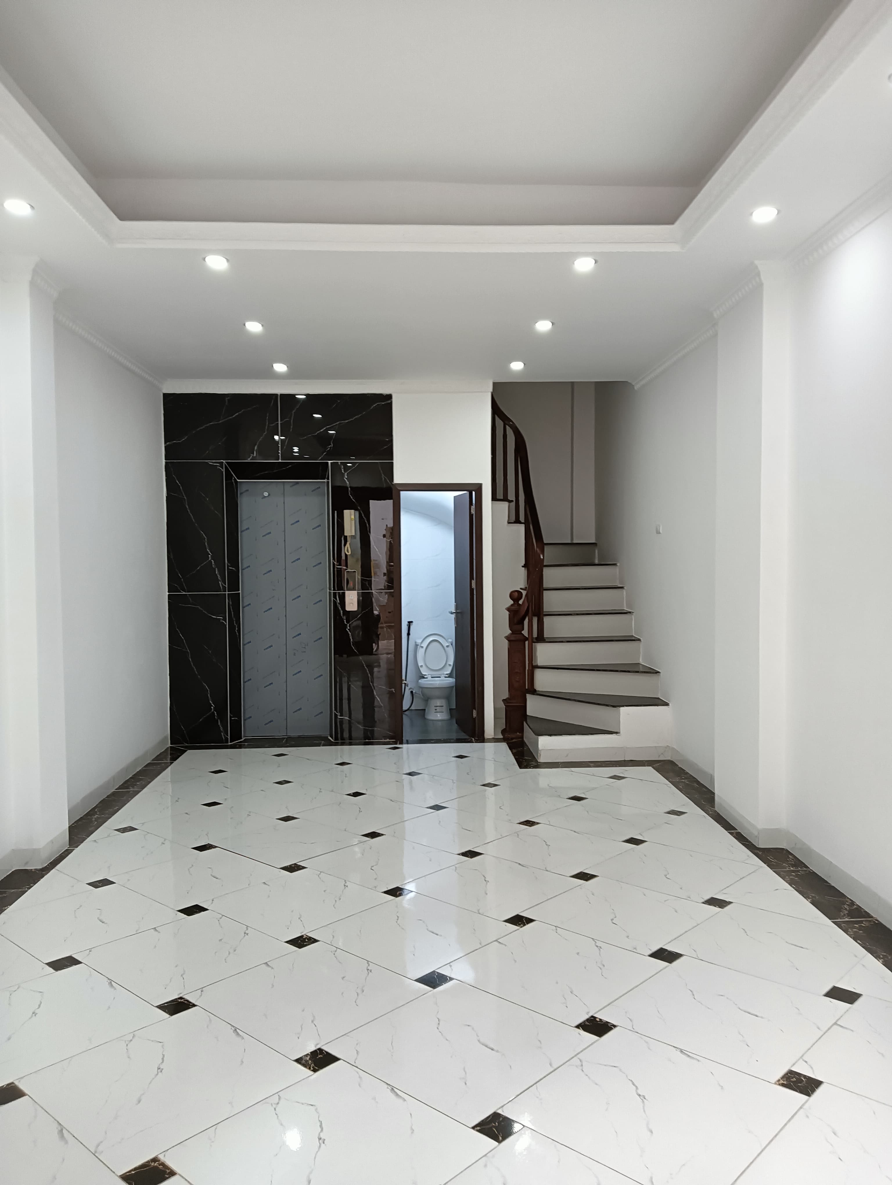 Nhà đất mặt phố, Long Biên, Hà Nội - 46m² giá 15.3 tỷ
