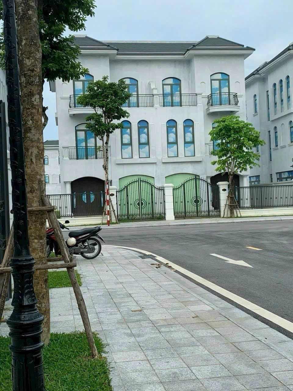 Nhà đất Vinhomes Star City - 198m² giá 18.3 tỷ