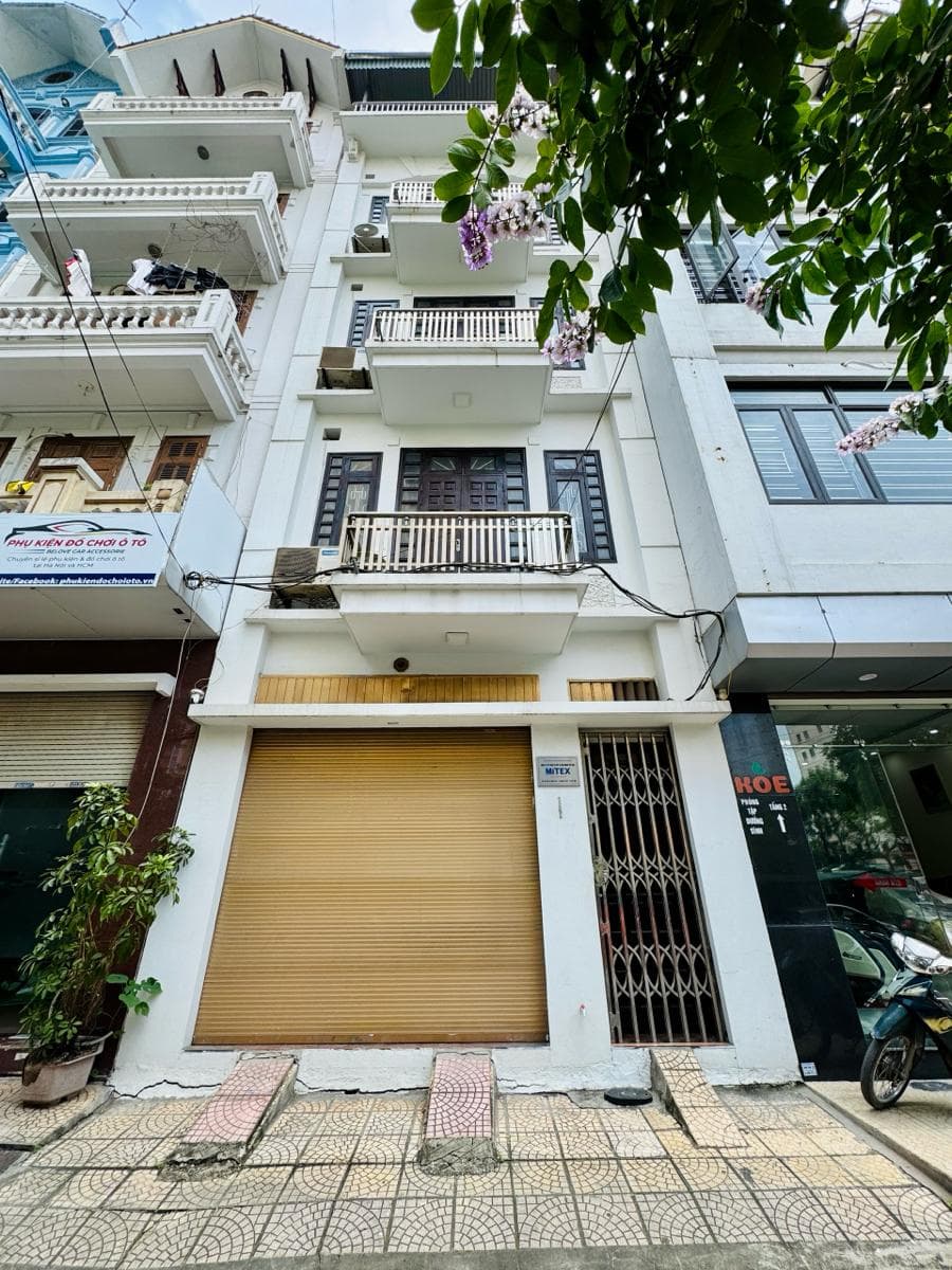 Nhà đất mặt phố, Hoàng Mai, Hà Nội - 61m² giá 29.8 tỷ