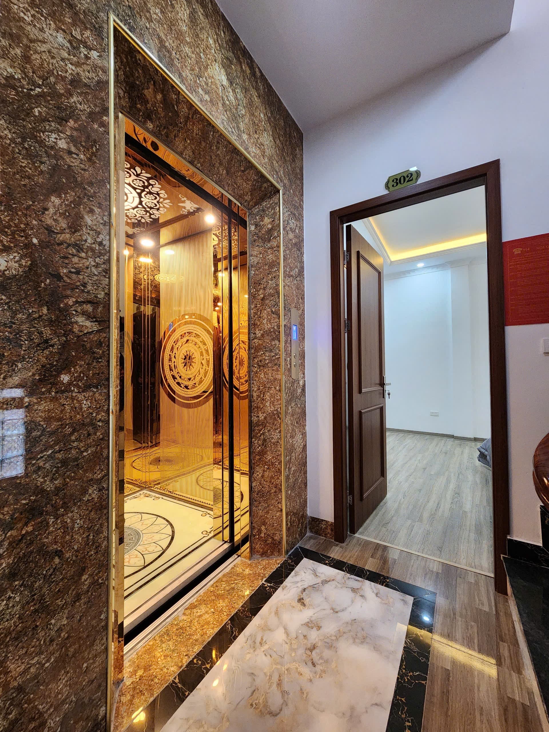 Nhà đất mặt phố, Tây Hồ, Hà Nội - 61m² giá 18 tỷ