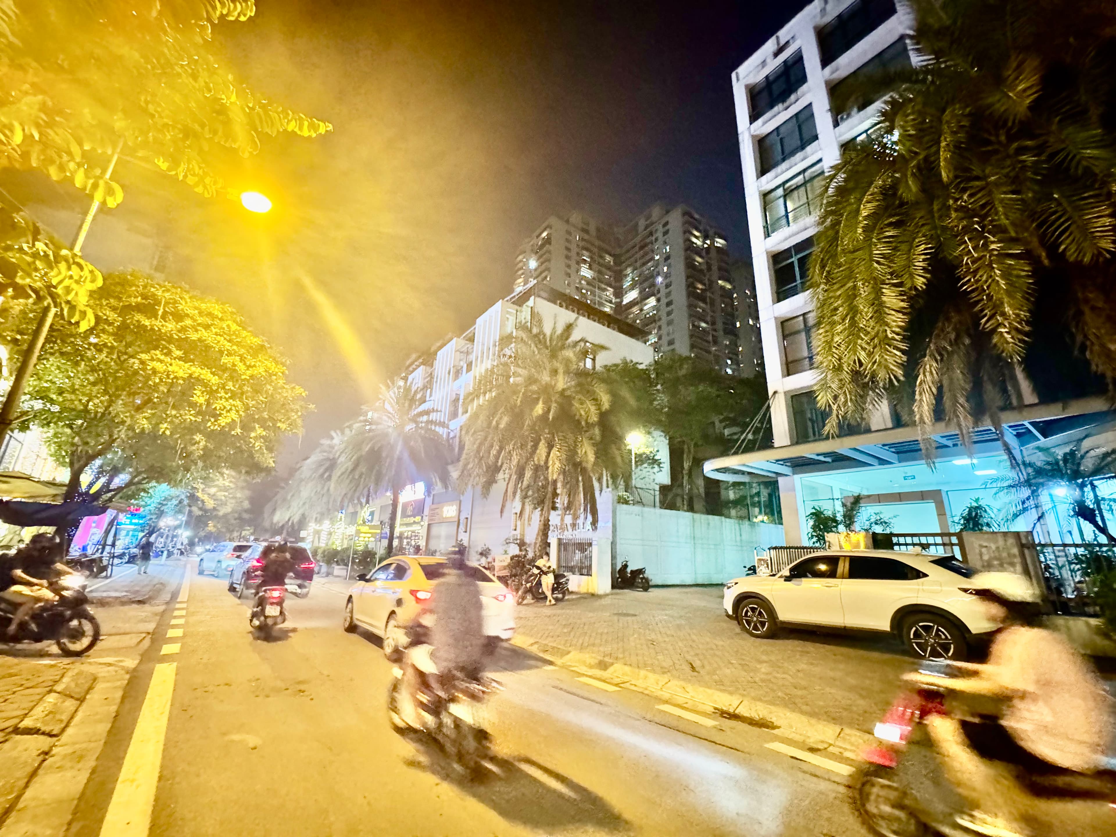 Nhà đất mặt phố, Đống Đa, Hà Nội - 100m² giá 19.5 tỷ