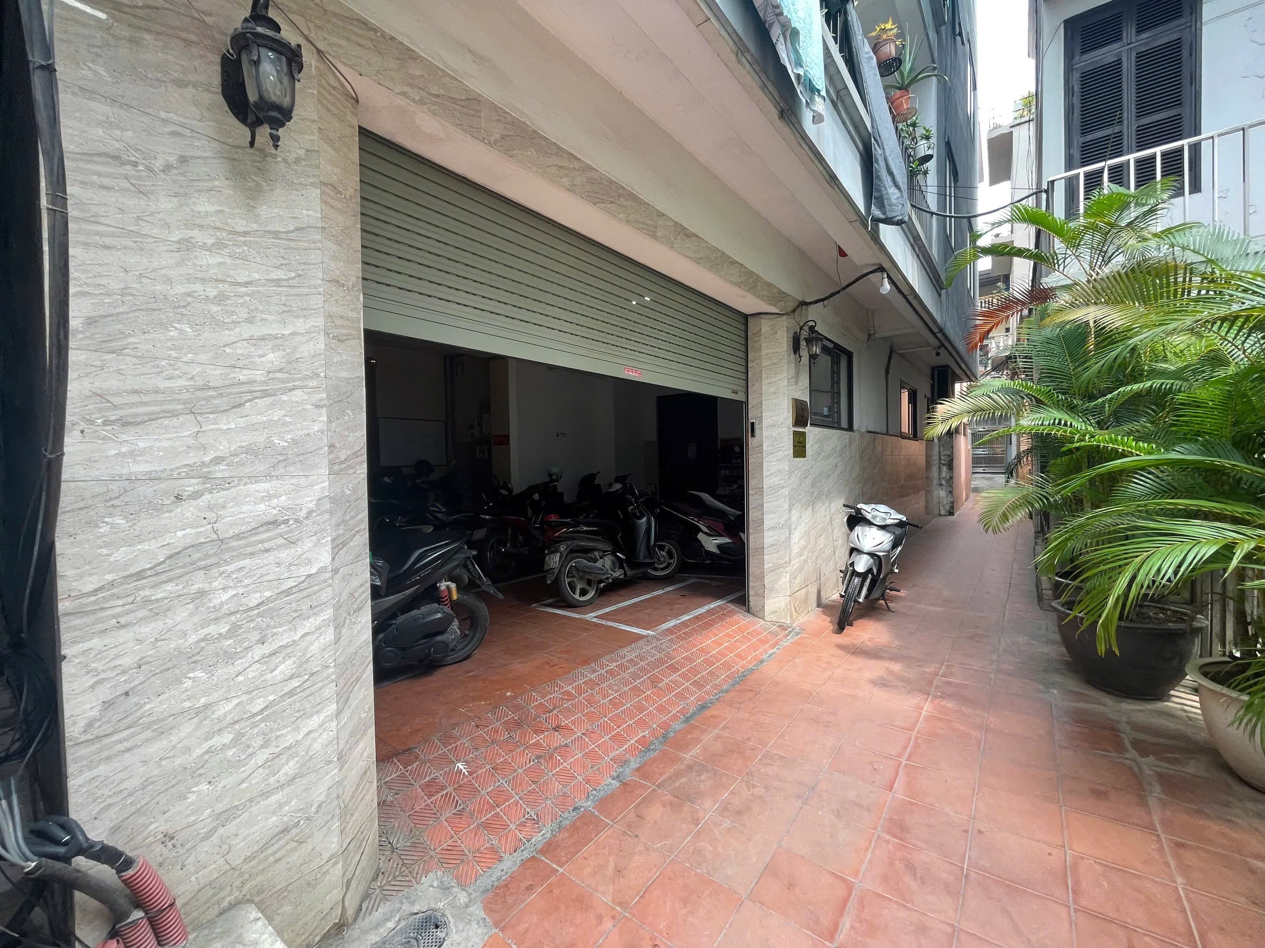 Nhà đất mặt phố, Tây Hồ, Hà Nội - 129m² giá 43.9 tỷ