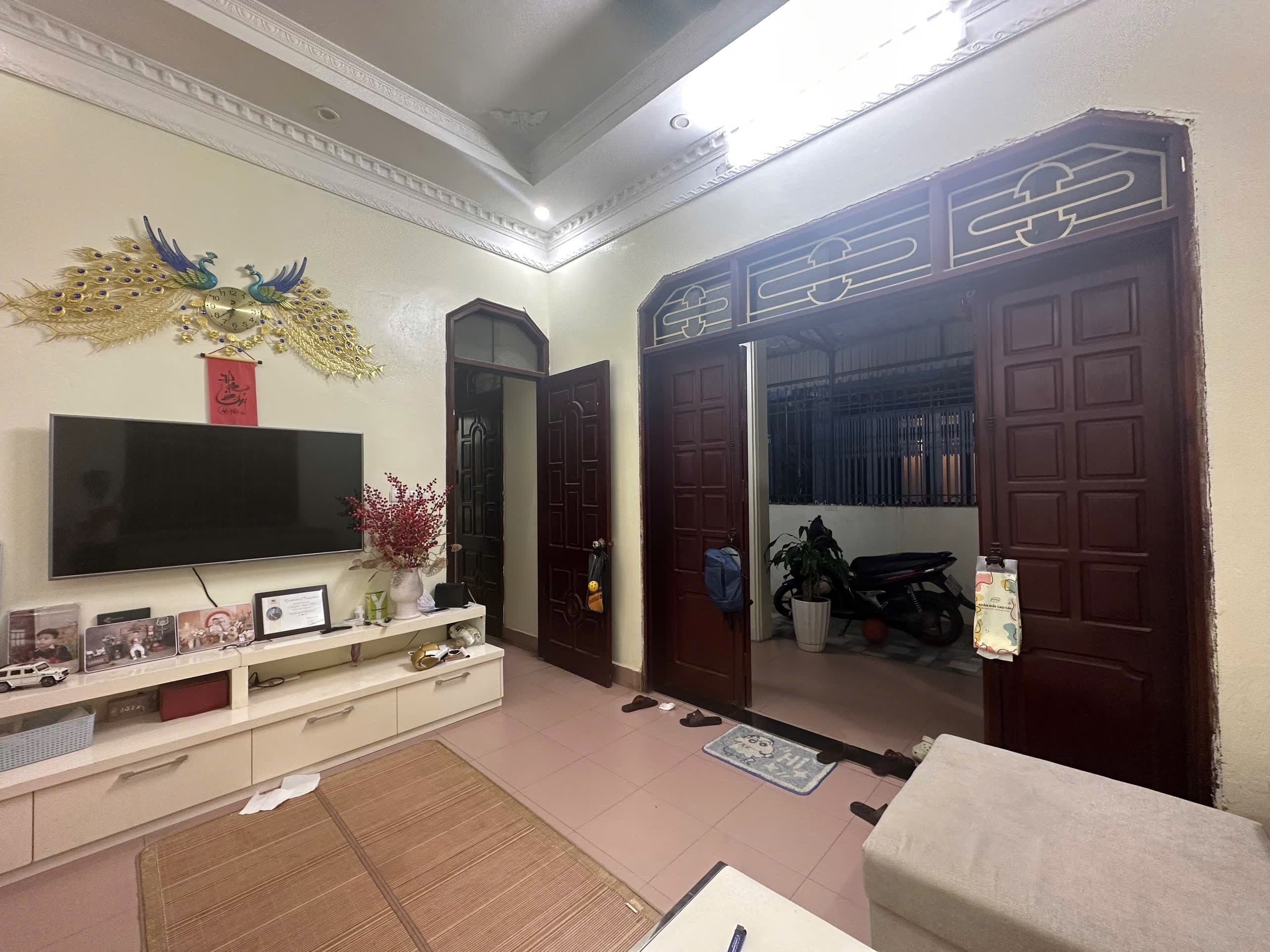 Nhà đất mặt phố, Long Biên, Hà Nội - 105m² giá 19.8 tỷ