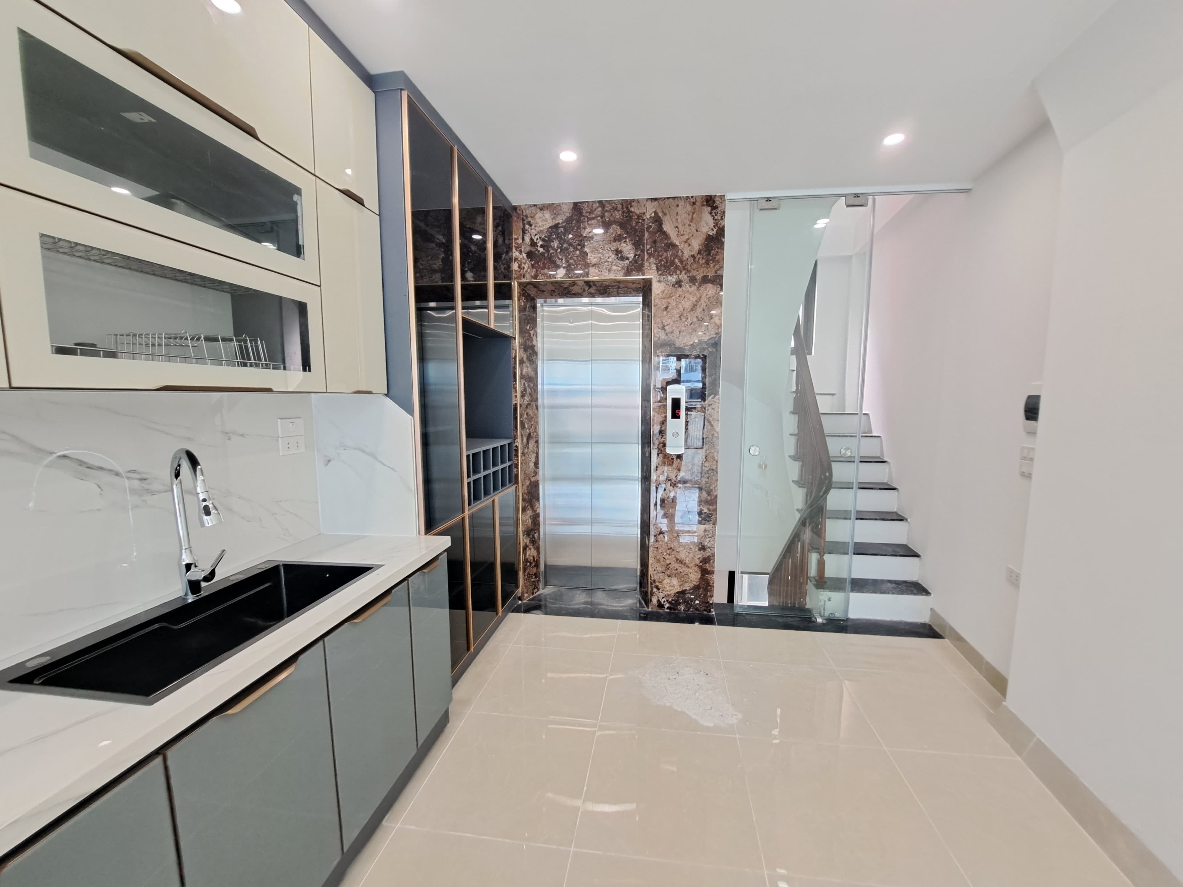 Nhà đất mặt phố, Hai Bà Trưng, Hà Nội - 44m² giá 15.9 tỷ
