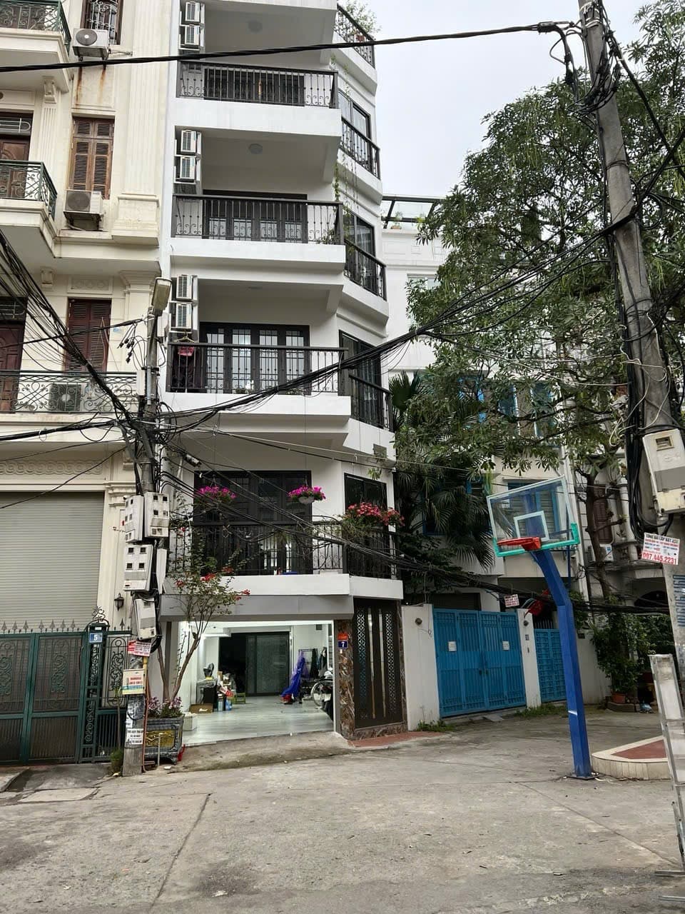 Nhà đất mặt phố, Long Biên, Hà Nội - 90m² giá 32.5 tỷ
