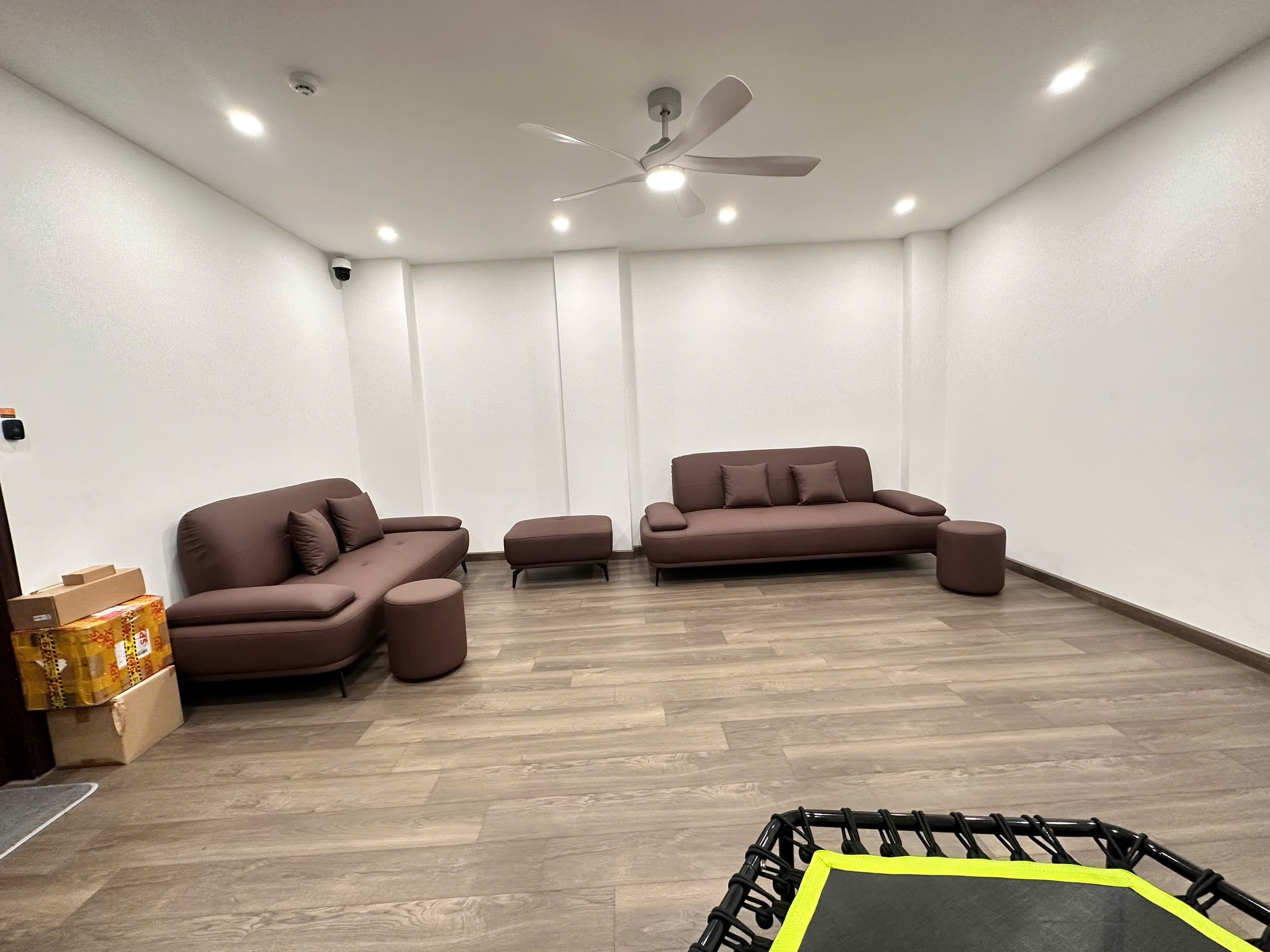 Nhà đất mặt phố, Tây Hồ, Hà Nội - 84m² giá 98 tỷ