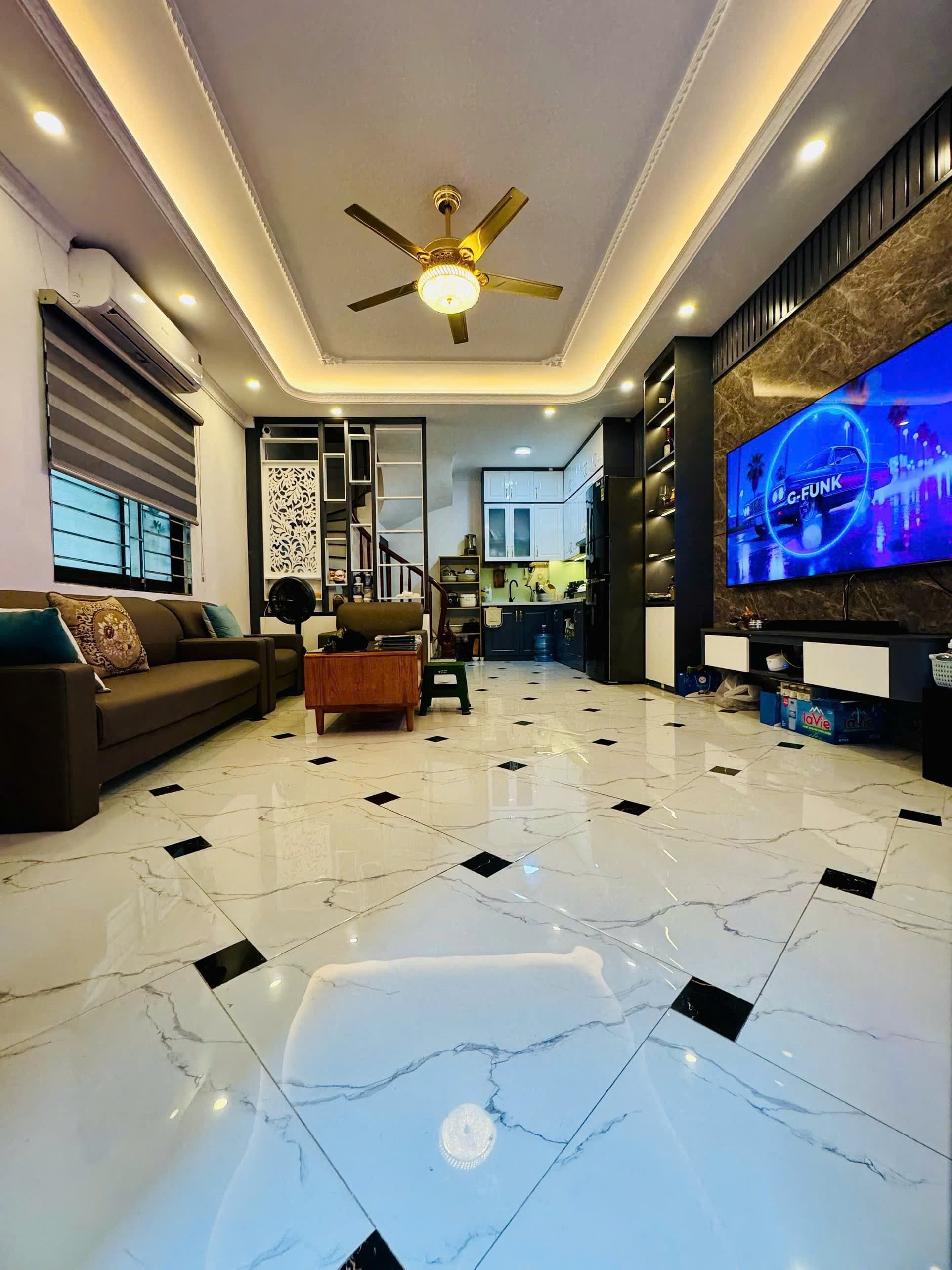 Nhà đất mặt phố, Hoàng Mai, Hà Nội - 50m² giá 8.8 tỷ