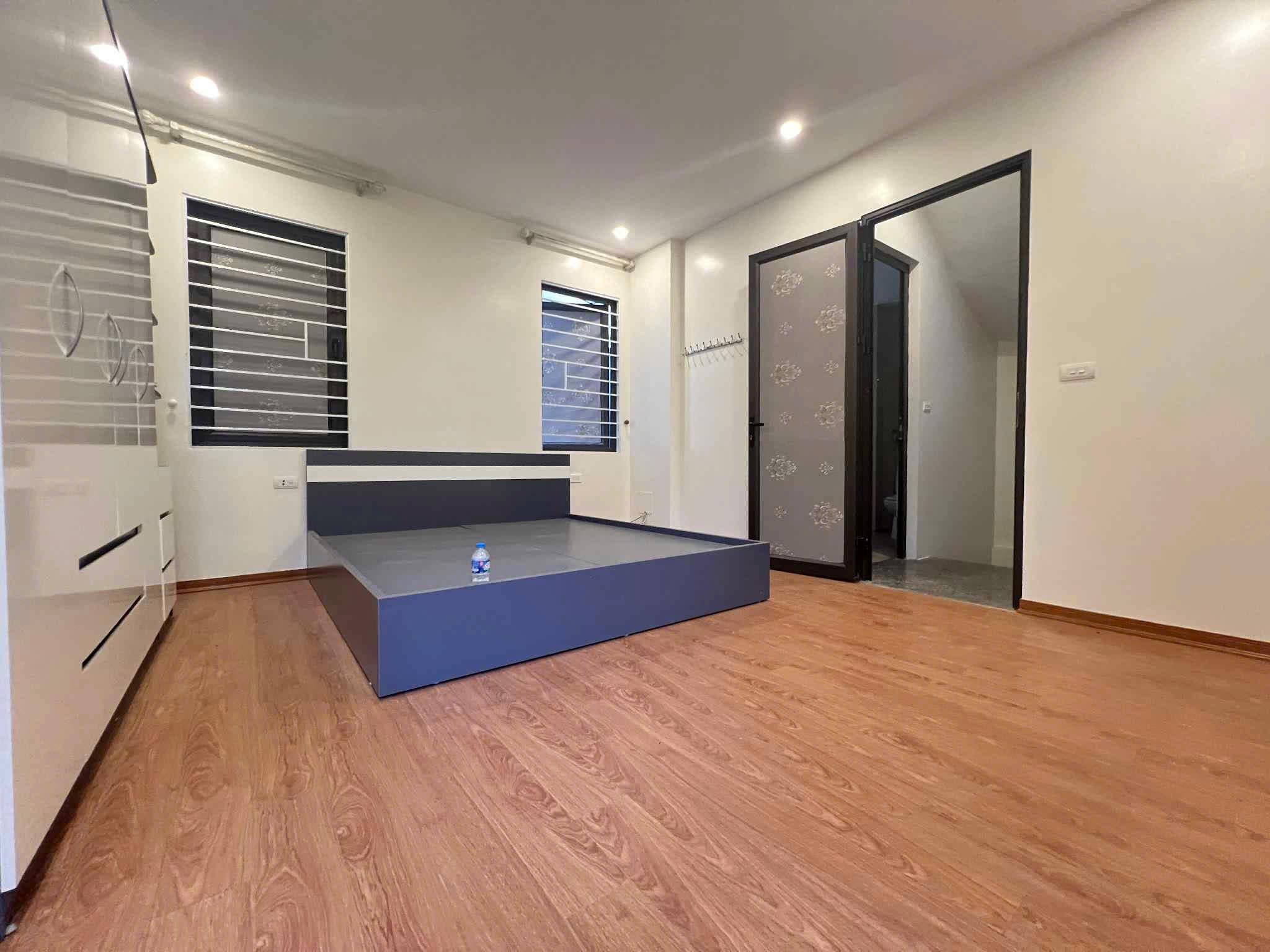 Nhà đất mặt phố, Long Biên, Hà Nội - 30m² giá 6.3 tỷ