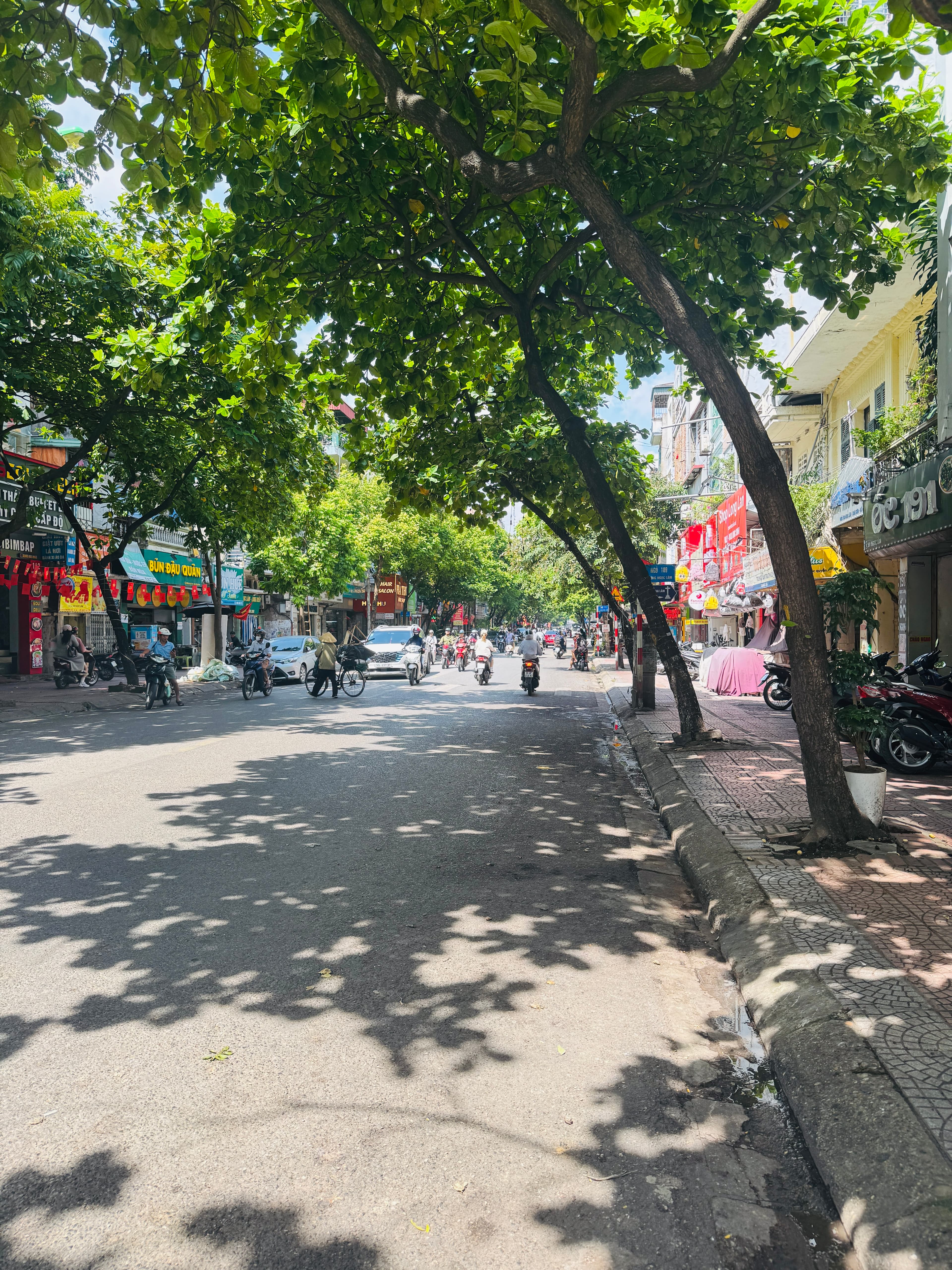 Nhà đất mặt phố, Long Biên, Hà Nội - 57m² giá 20 tỷ