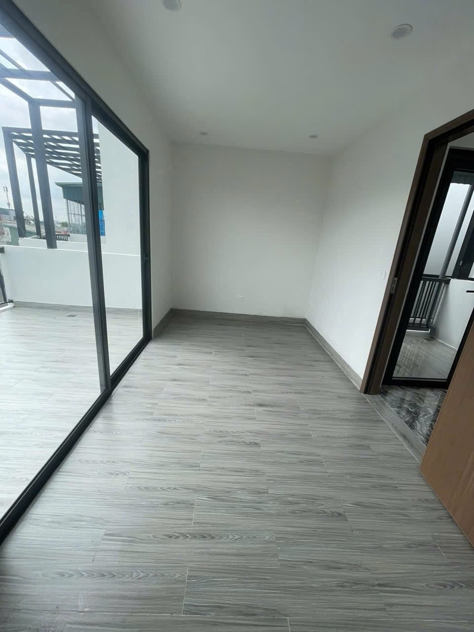 Nhà đất mặt phố, Long Biên, Hà Nội - 33m² giá 5.6 tỷ