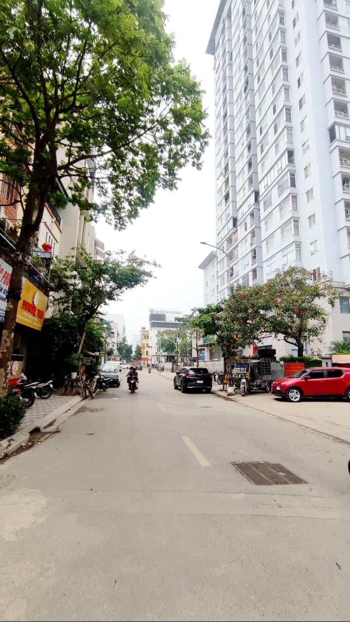 Nhà đất mặt phố, Tây Hồ, Hà Nội - 334m² giá 70 tỷ