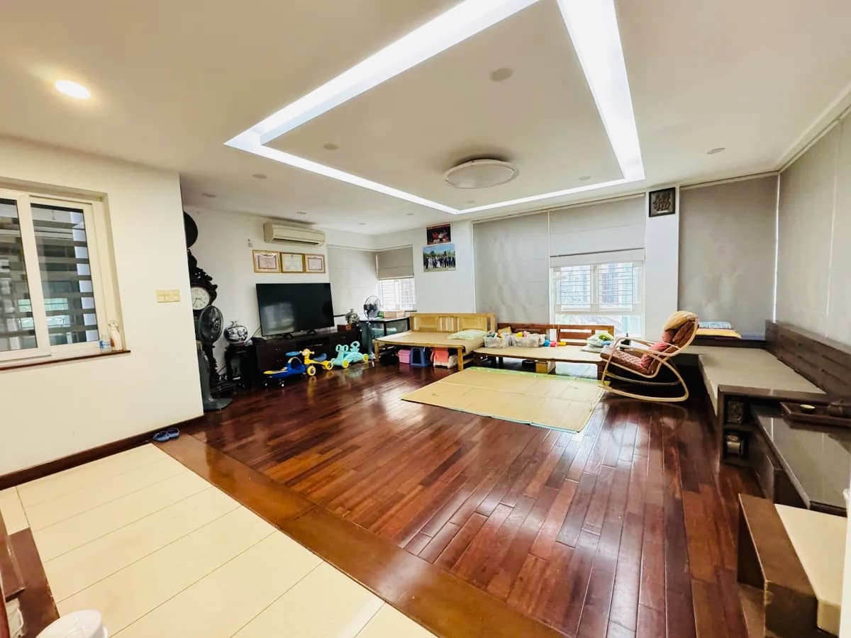 Nhà đất mặt phố, Cầu Giấy, Hà Nội - 78m² giá 31.5 tỷ