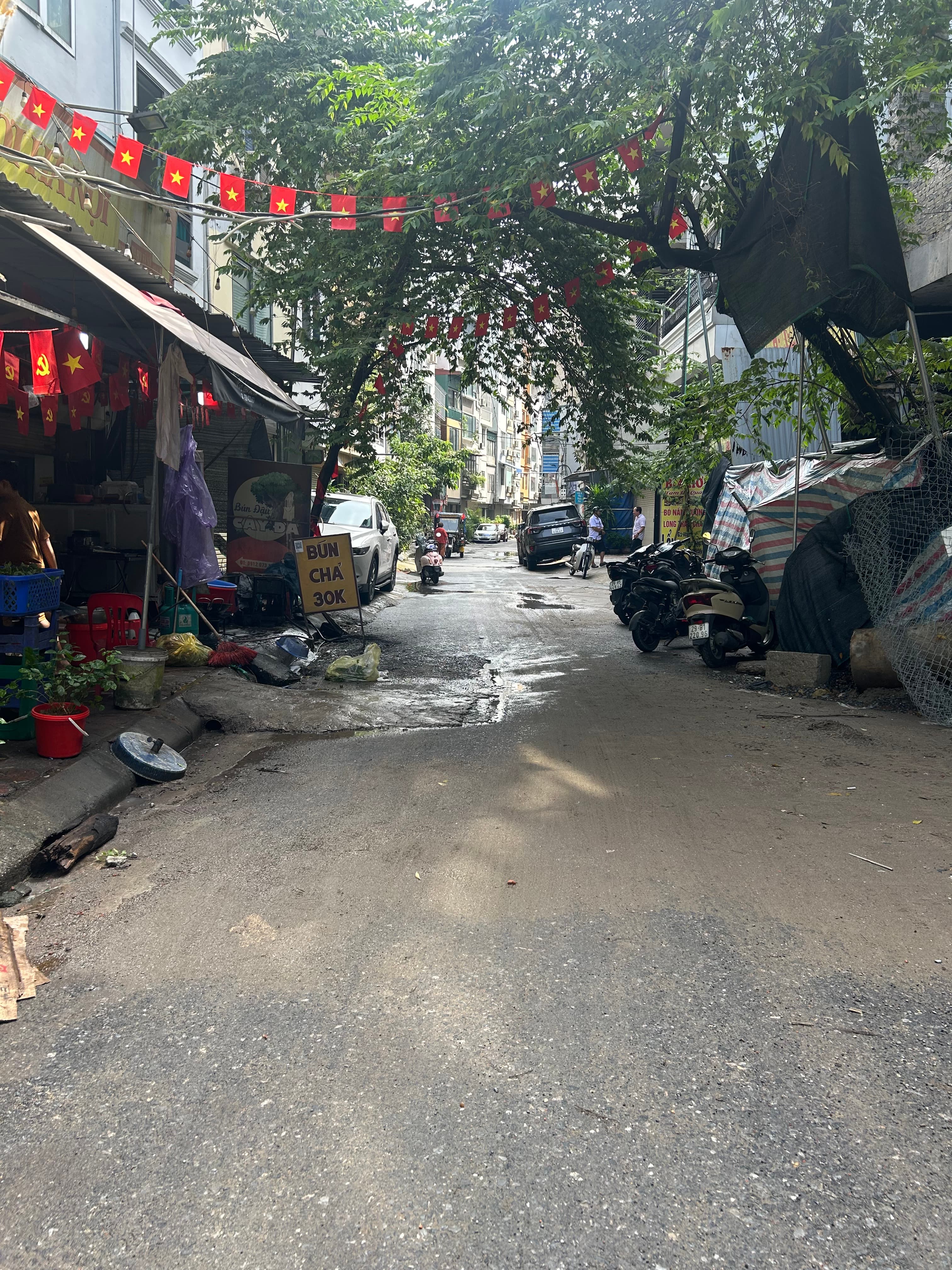 Nhà đất mặt phố, Tây Hồ, Hà Nội - 64m² giá 32 tỷ