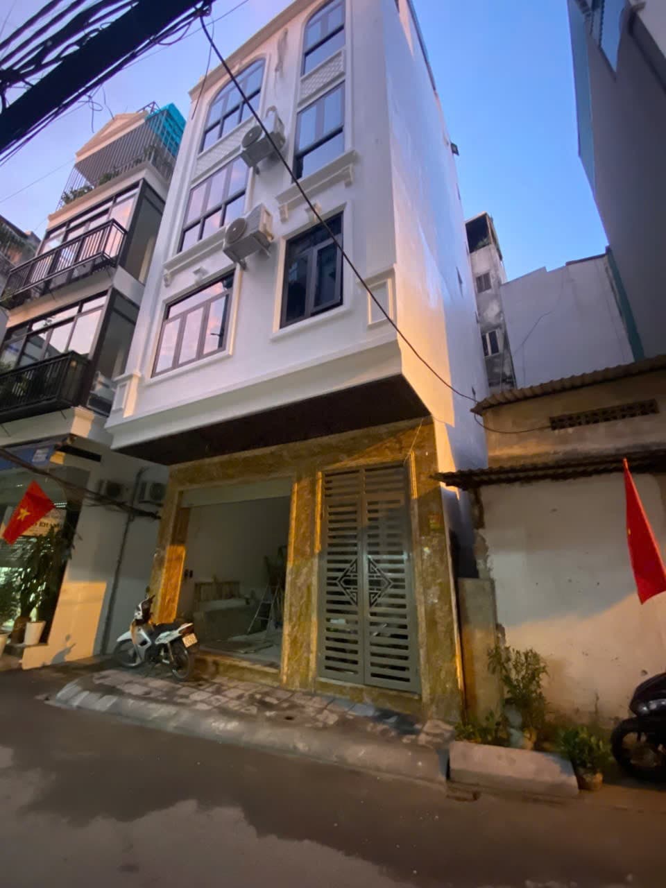 Nhà đất mặt phố, Đống Đa, Hà Nội - 51m² giá 18 tỷ