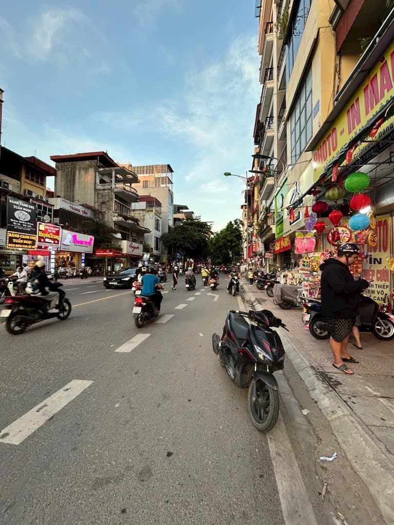 Nhà đất mặt phố, Long Biên, Hà Nội - 74m² giá 21.6 tỷ