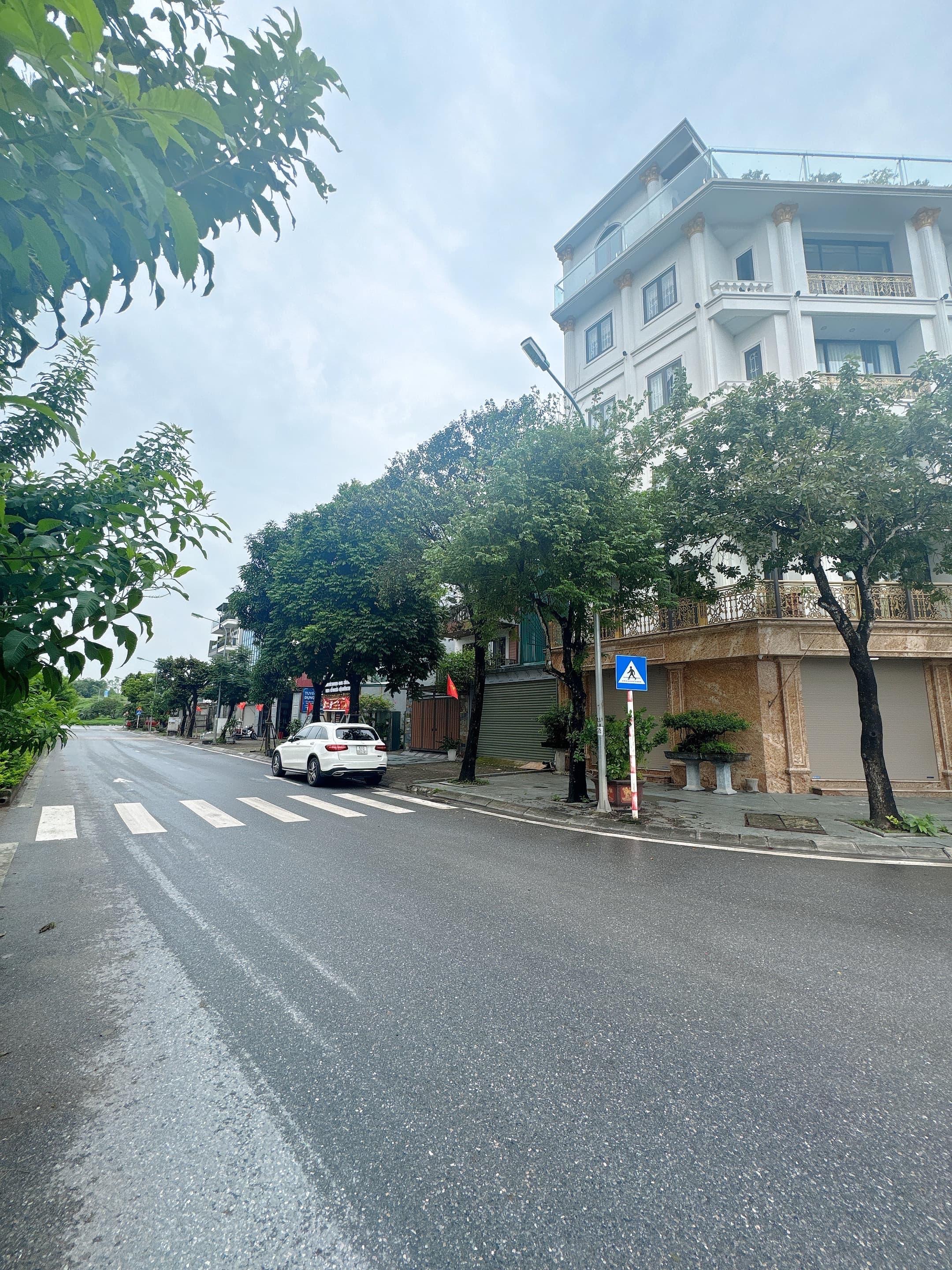 Nhà đất mặt phố, Long Biên, Hà Nội - 100m² giá 31.3 tỷ