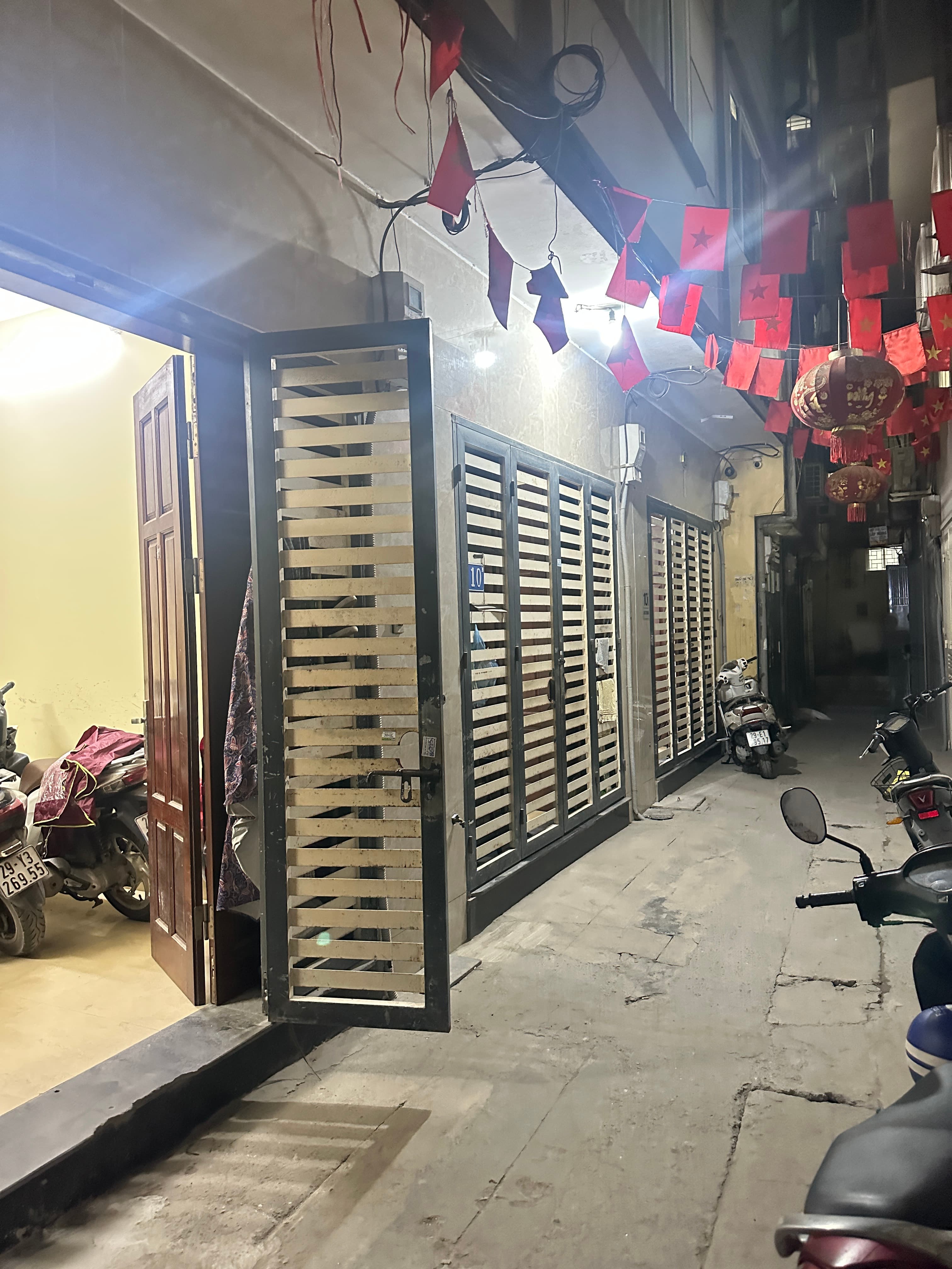 Nhà đất mặt phố, Cầu Giấy, Hà Nội - 49m² giá 12.2 tỷ
