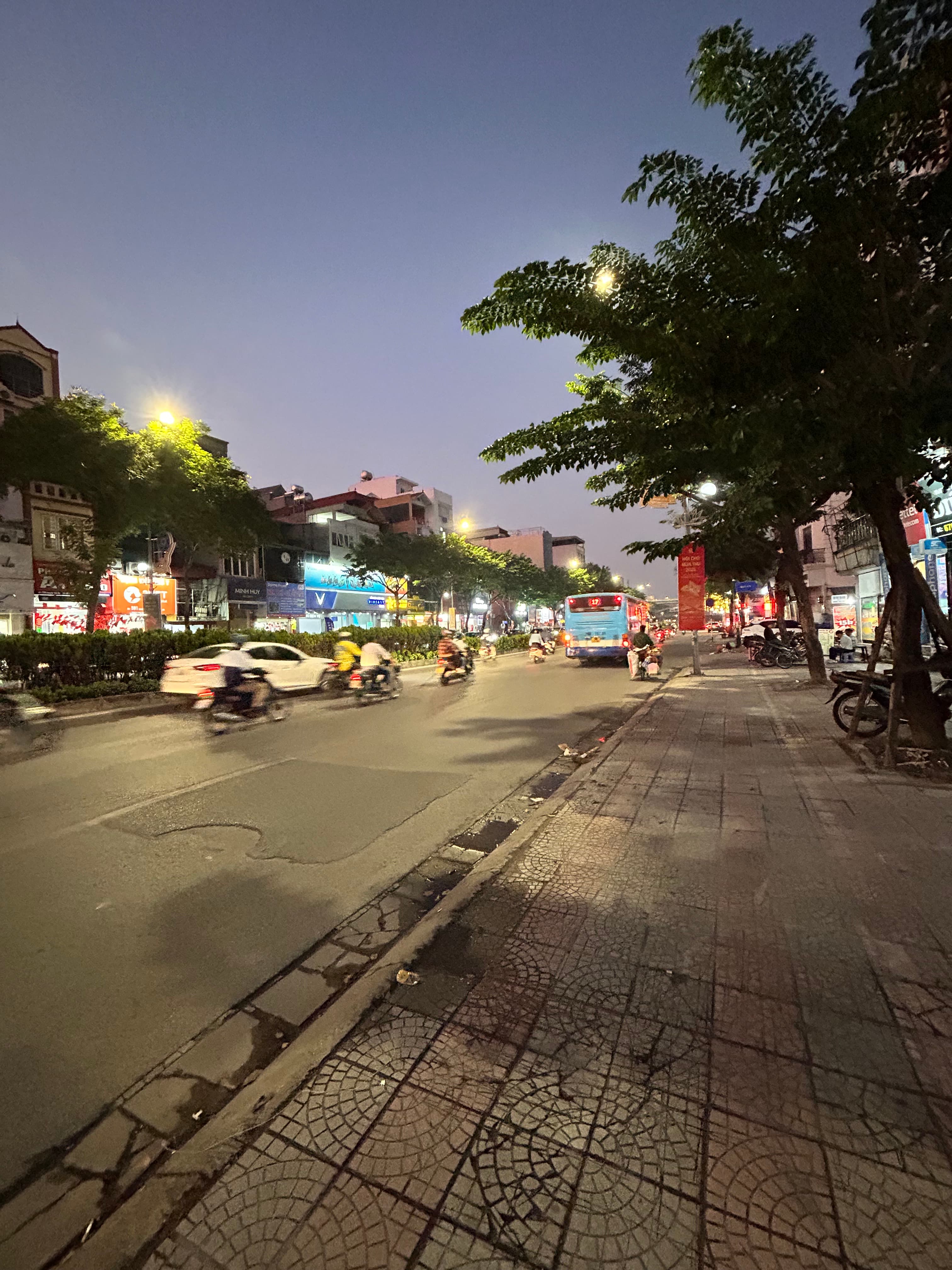 Nhà đất mặt phố, Long Biên, Hà Nội - 77m² giá 22.9 tỷ