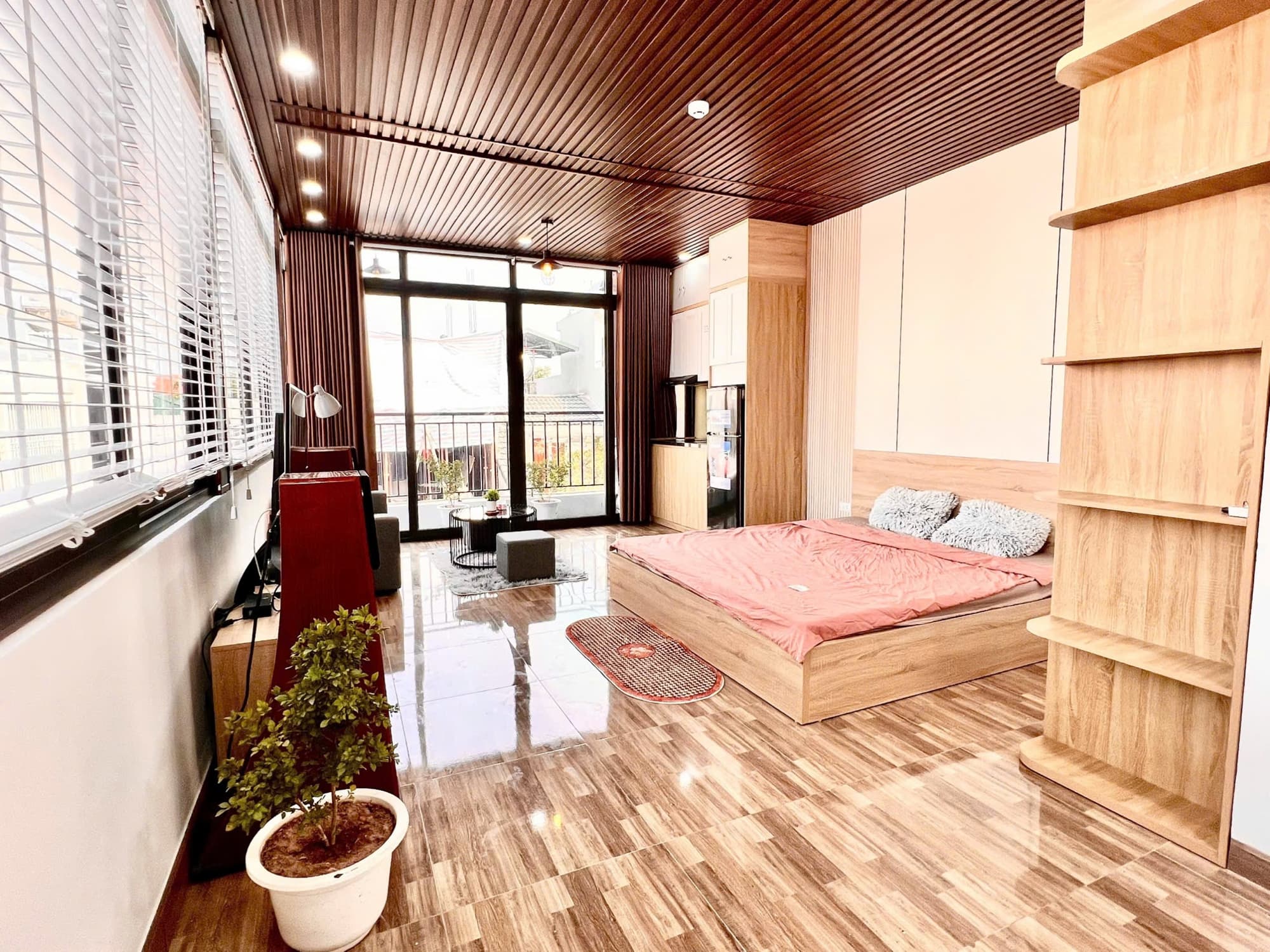 Nhà đất mặt phố, Long Biên, Hà Nội - 77m² giá 27 tỷ