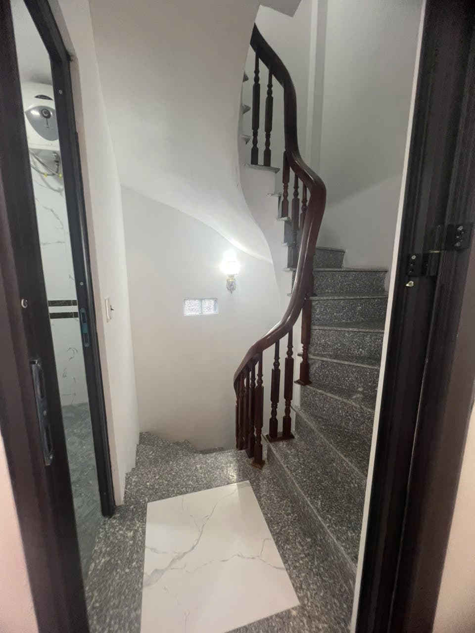 Nhà đất mặt phố, Long Biên, Hà Nội - 30m² giá 5.9 tỷ
