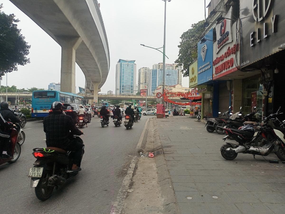 Nhà đất mặt phố, Cầu Giấy, Hà Nội - 112m² giá 112 tỷ