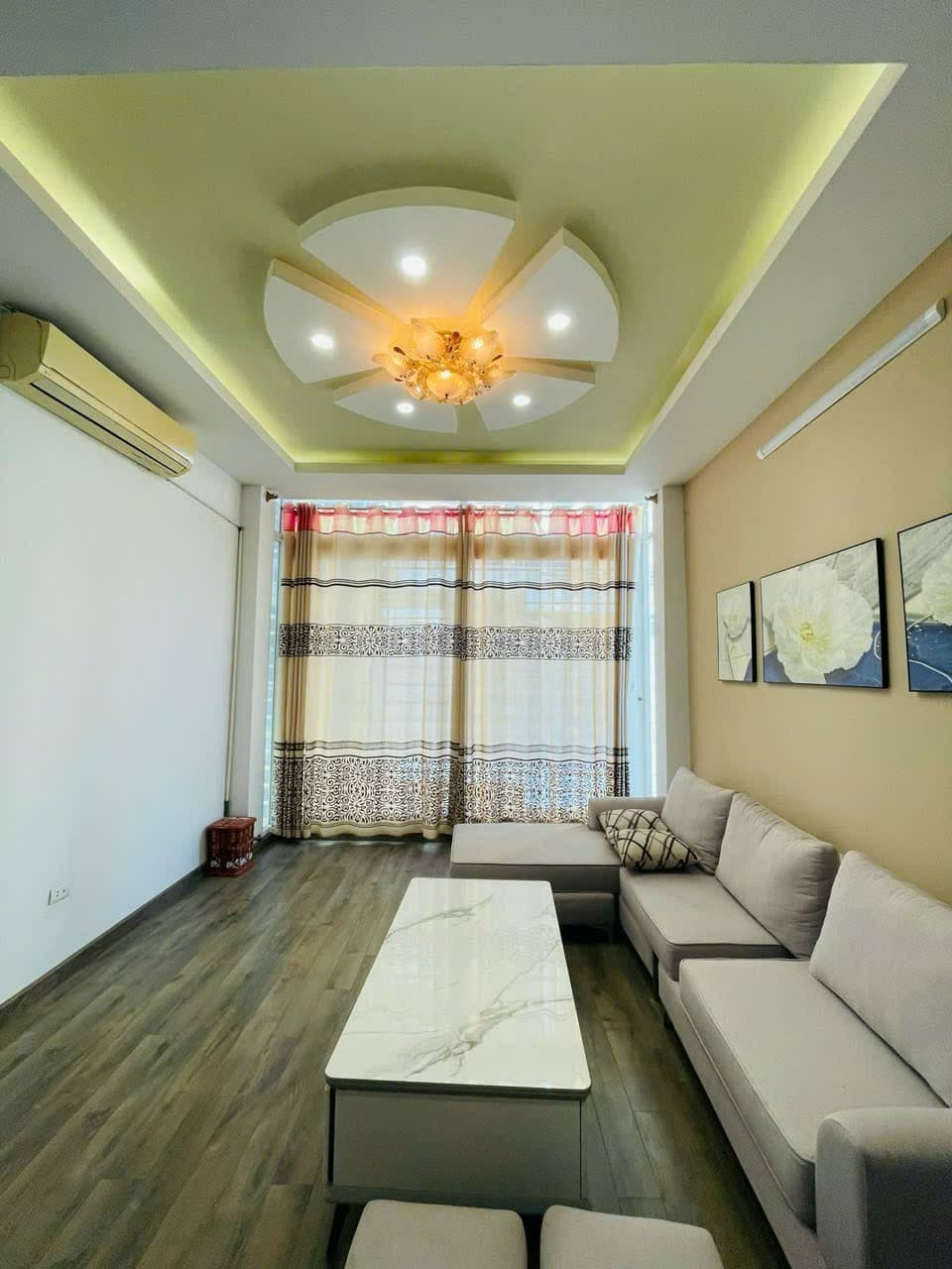 Nhà đất mặt phố, Cầu Giấy, Hà Nội - 42m² giá 18.1 tỷ