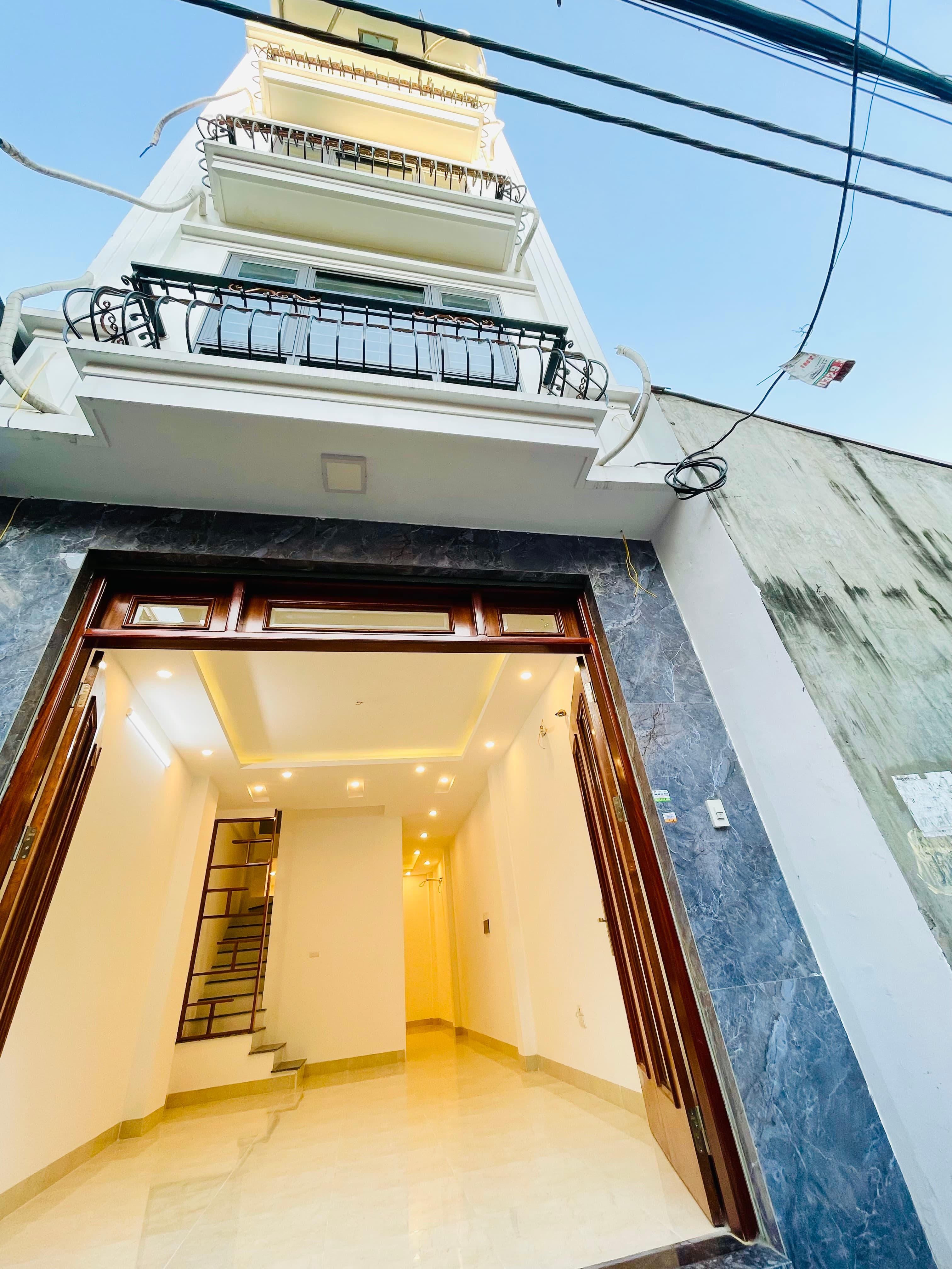 Nhà đất mặt phố, Hoàng Mai, Hà Nội - 47m² giá 13.7 tỷ
