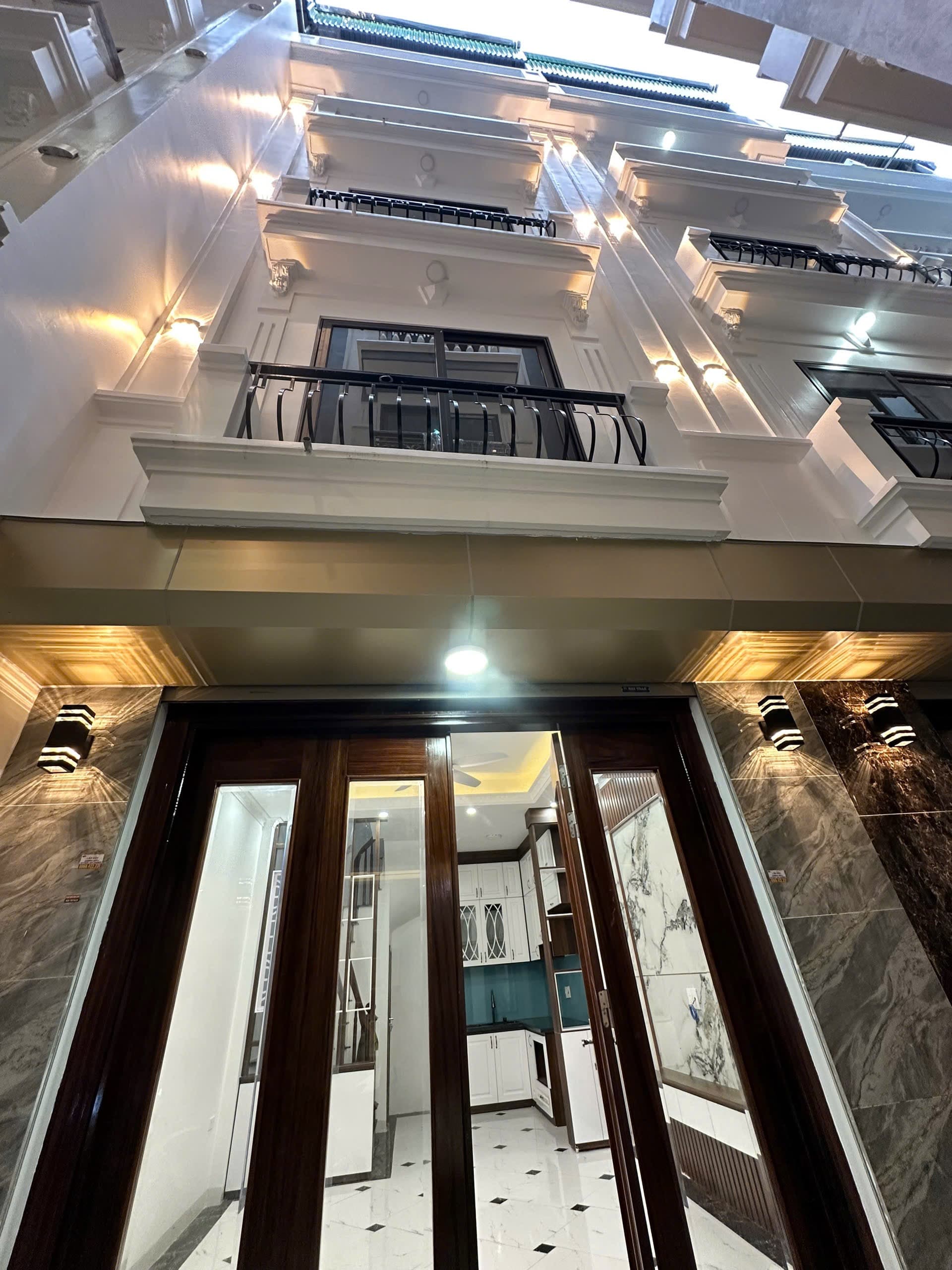 Nhà đất mặt phố, Long Biên, Hà Nội - 30m² giá 7.5 tỷ