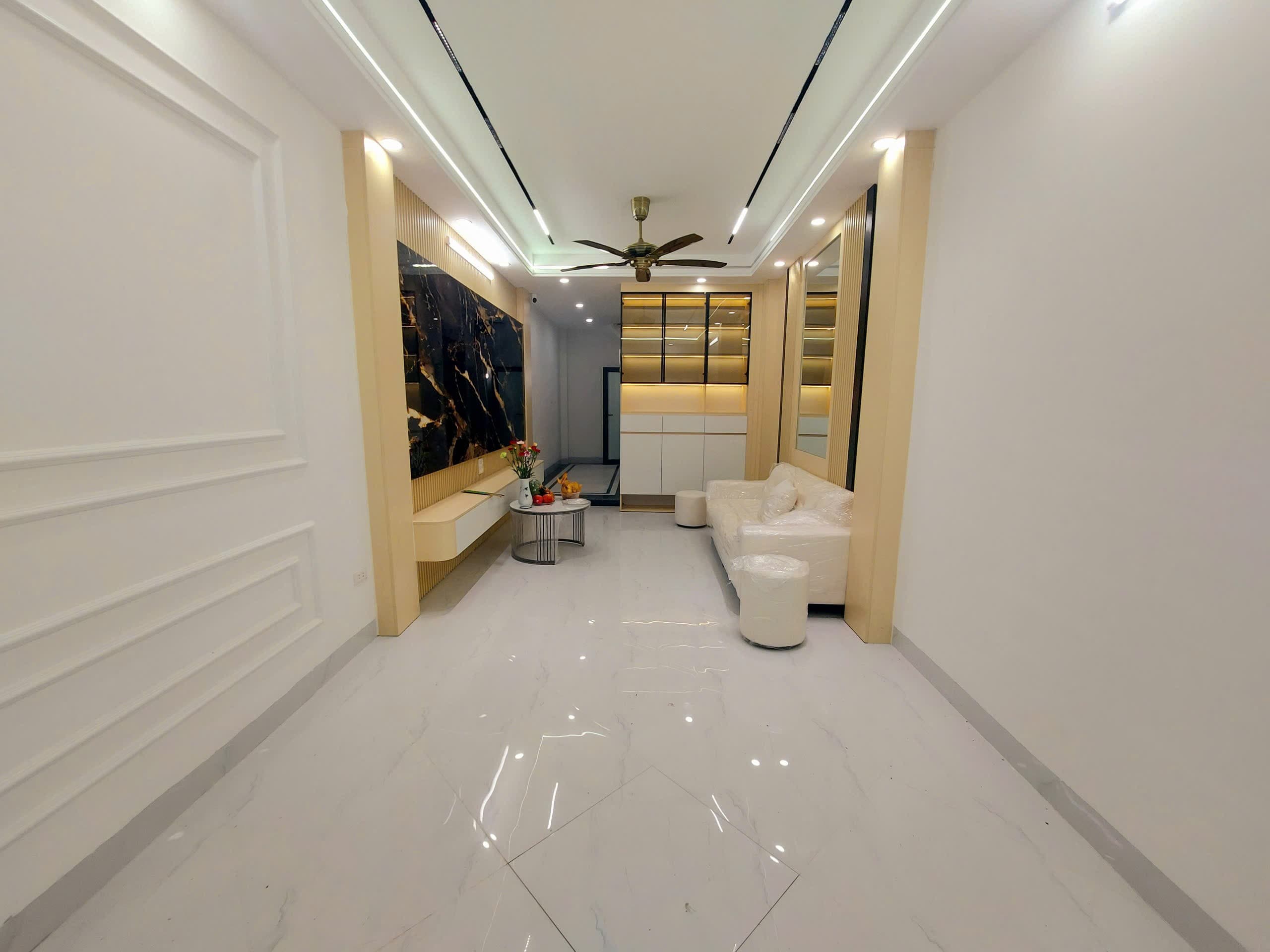 Nhà đất mặt phố, Hoàng Mai, Hà Nội - 39m² giá 12.3 tỷ