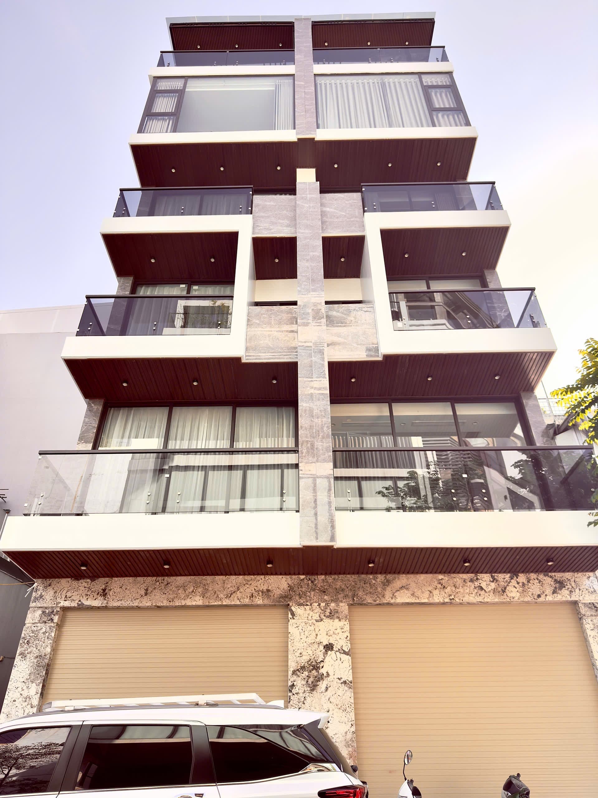Nhà đất mặt phố, Long Biên, Hà Nội - 46m² giá 24.6 tỷ