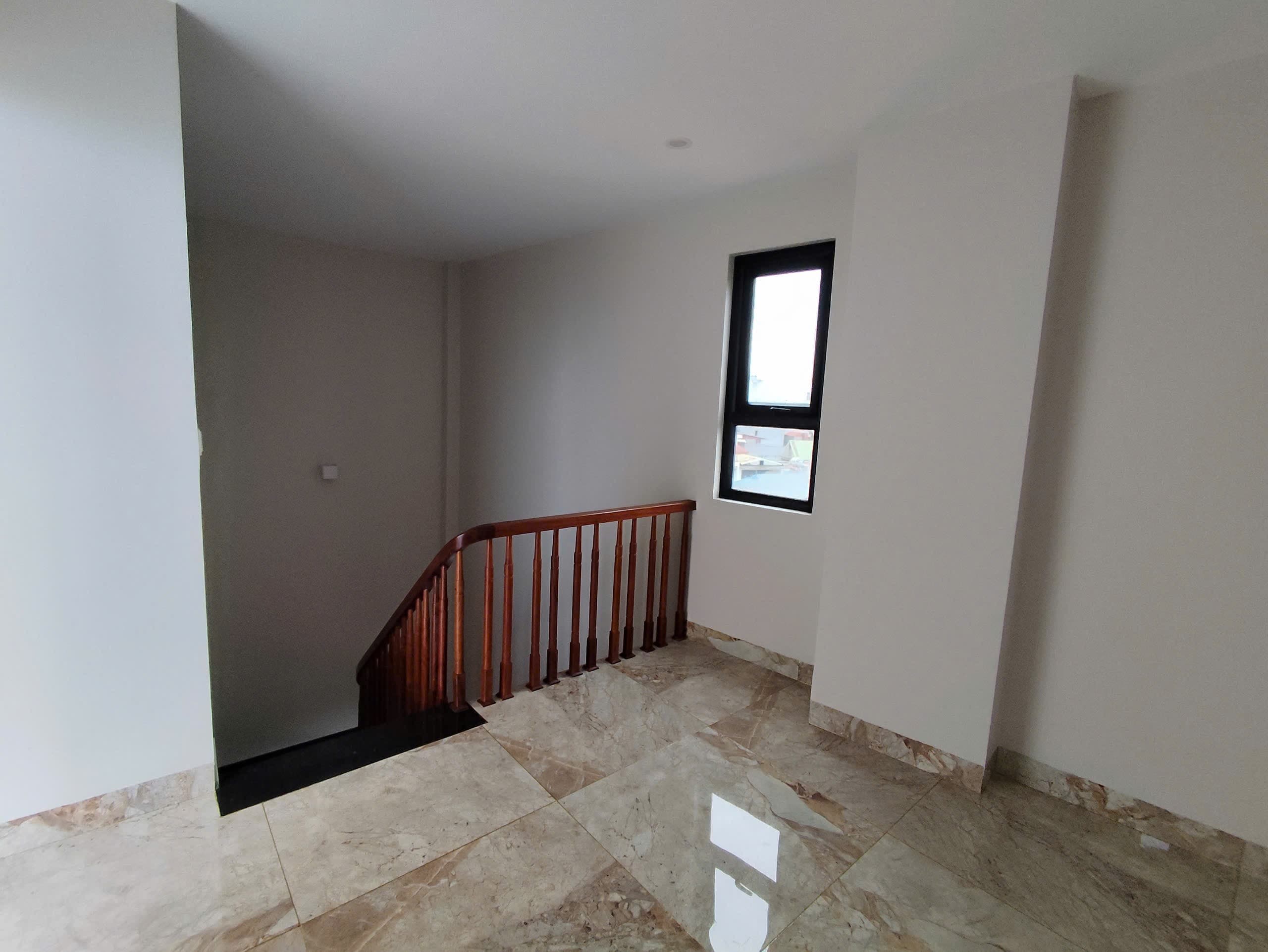 Nhà đất mặt phố, Long Biên, Hà Nội - 33m² giá 8.1 tỷ