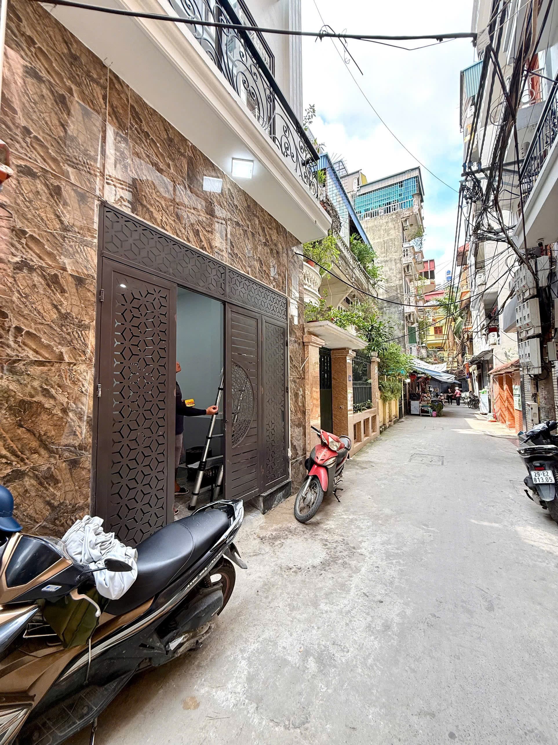 Nhà đất mặt phố, Đống Đa, Hà Nội - 70m² giá 27 tỷ
