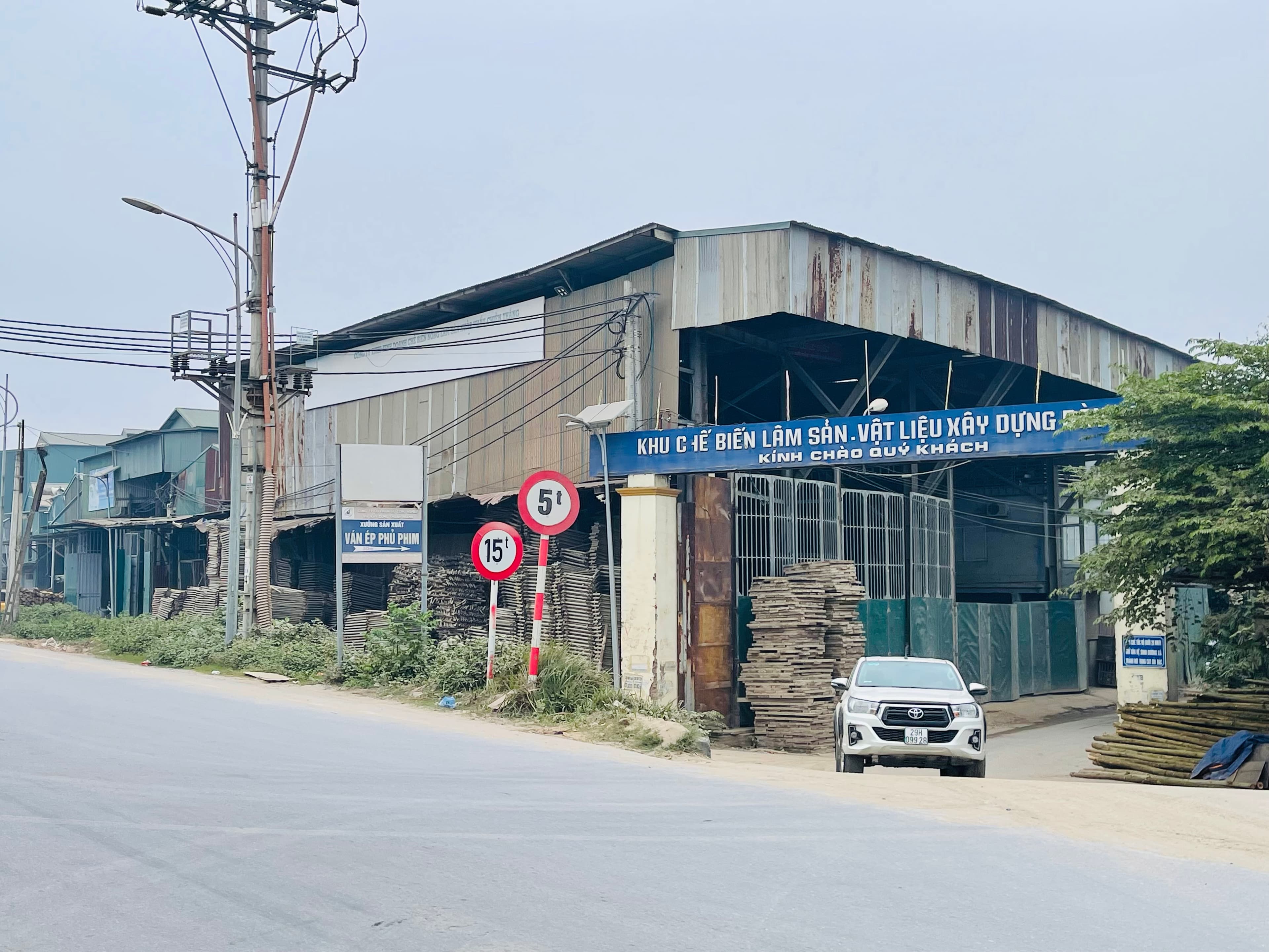 Nhà đất mặt phố Đan Phượng, Hà Nội - 1717.7m² giá 8 tỷ
