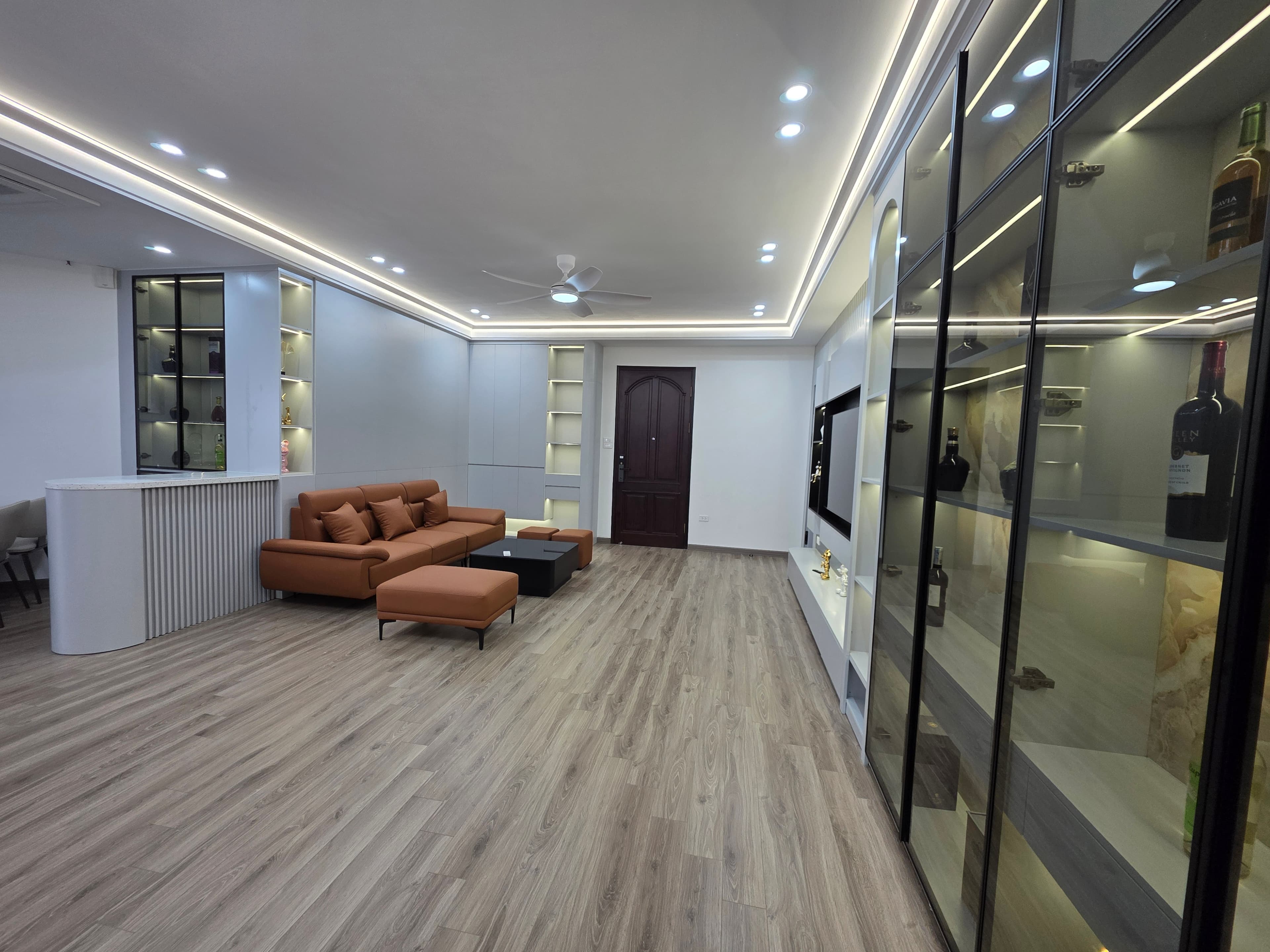Căn hộ mặt phố, Cầu Giấy, Hà Nội - 119m² giá 11.9 tỷ