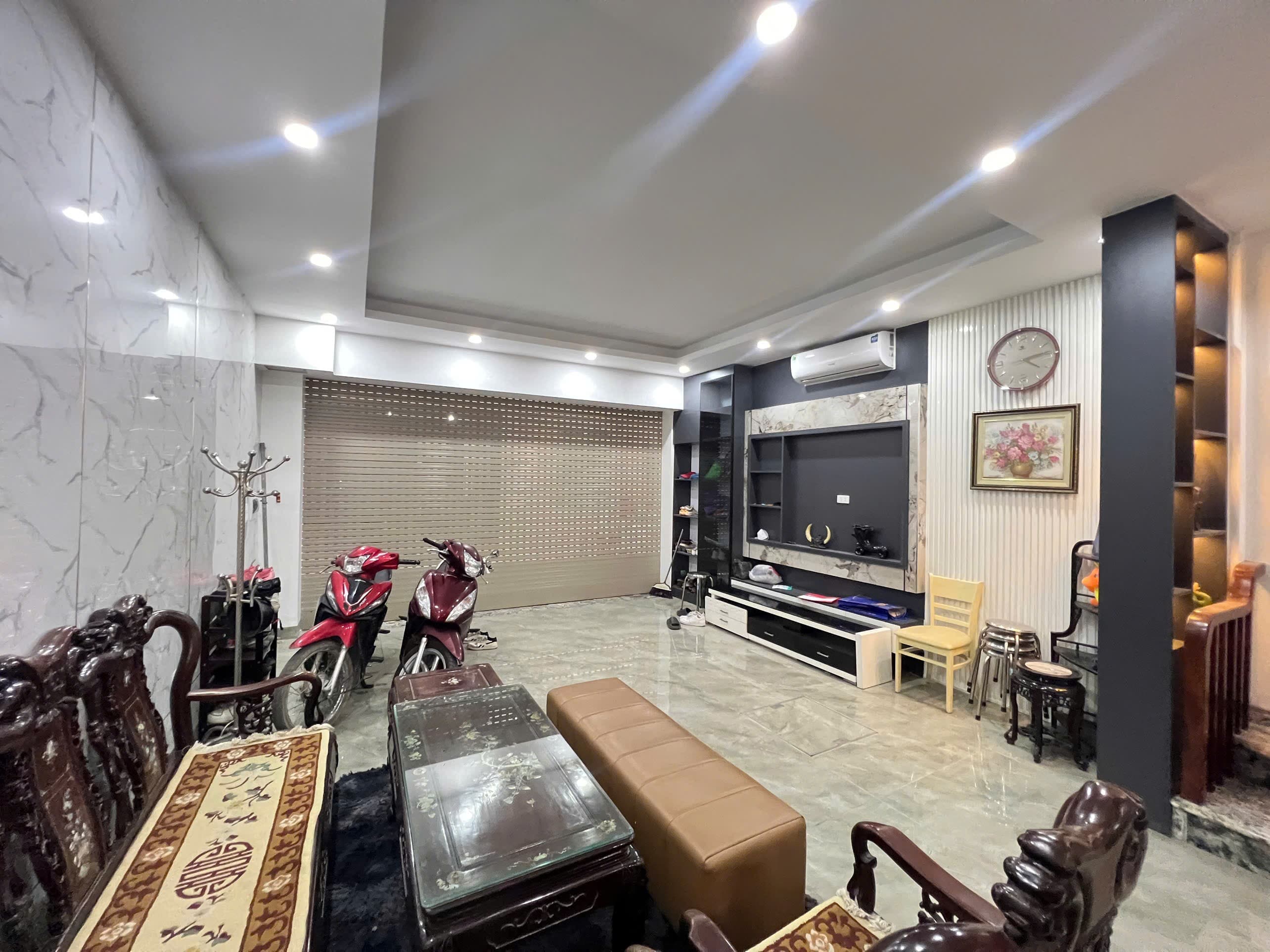 Nhà đất mặt phố, Long Biên, Hà Nội - 40m² giá 16 tỷ