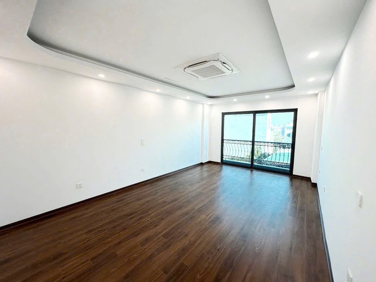 Nhà đất mặt phố, Long Biên, Hà Nội - 41.9m² giá 12 tỷ