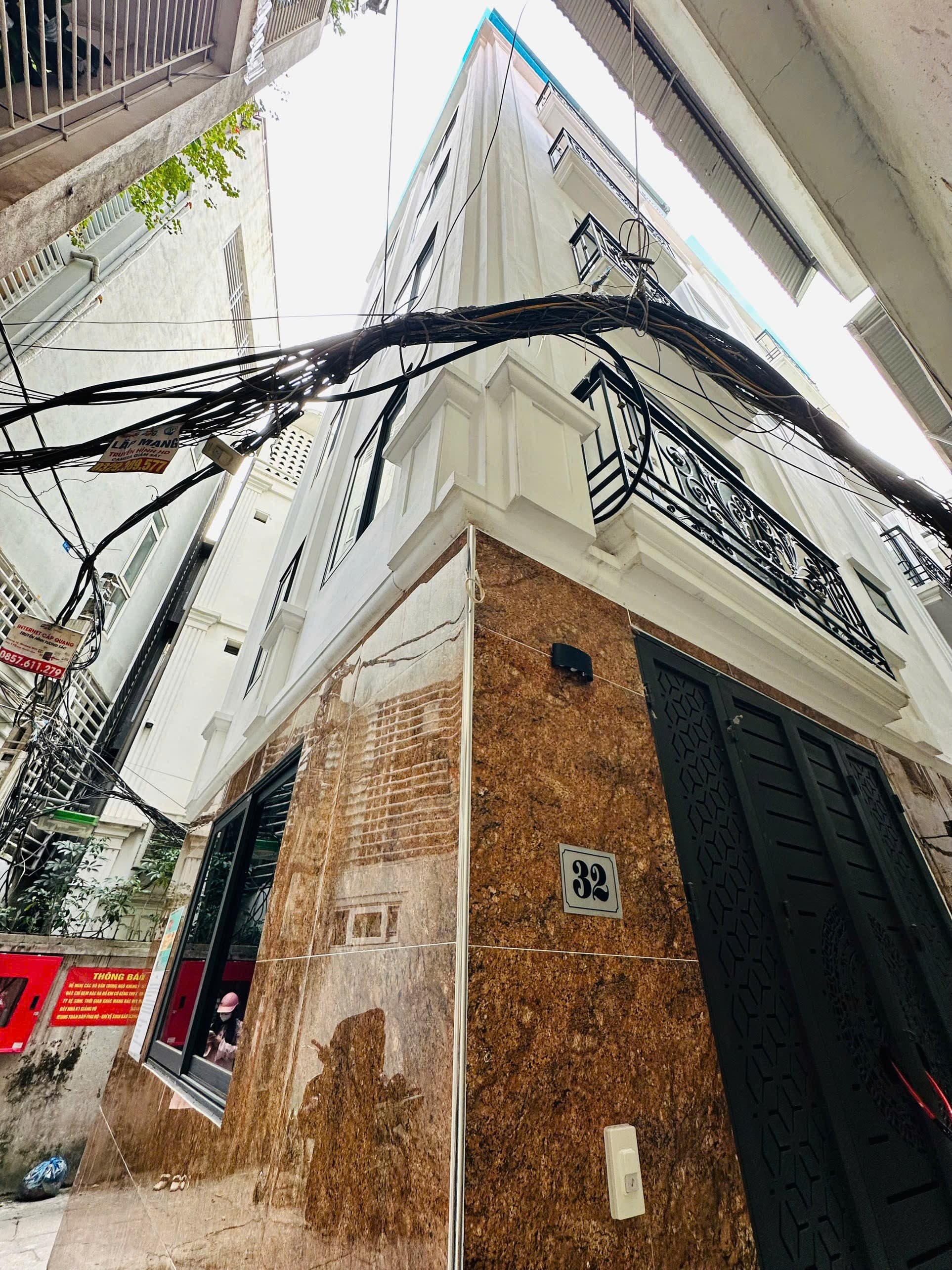 Nhà đất mặt phố, Đống Đa, Hà Nội - 32m² giá 12.2 tỷ
